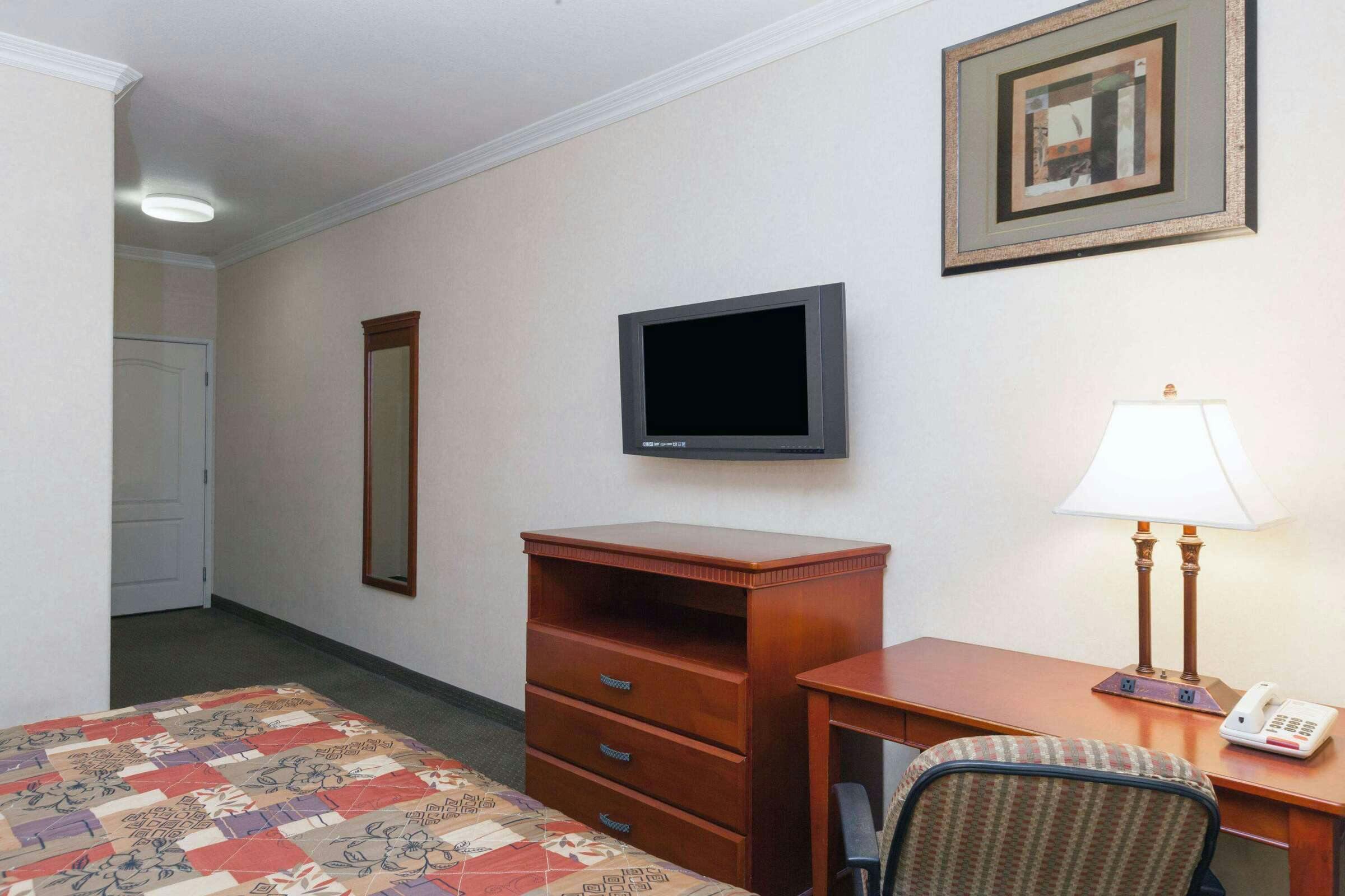 Hotel Howard Johnson Bakersfield photo 2