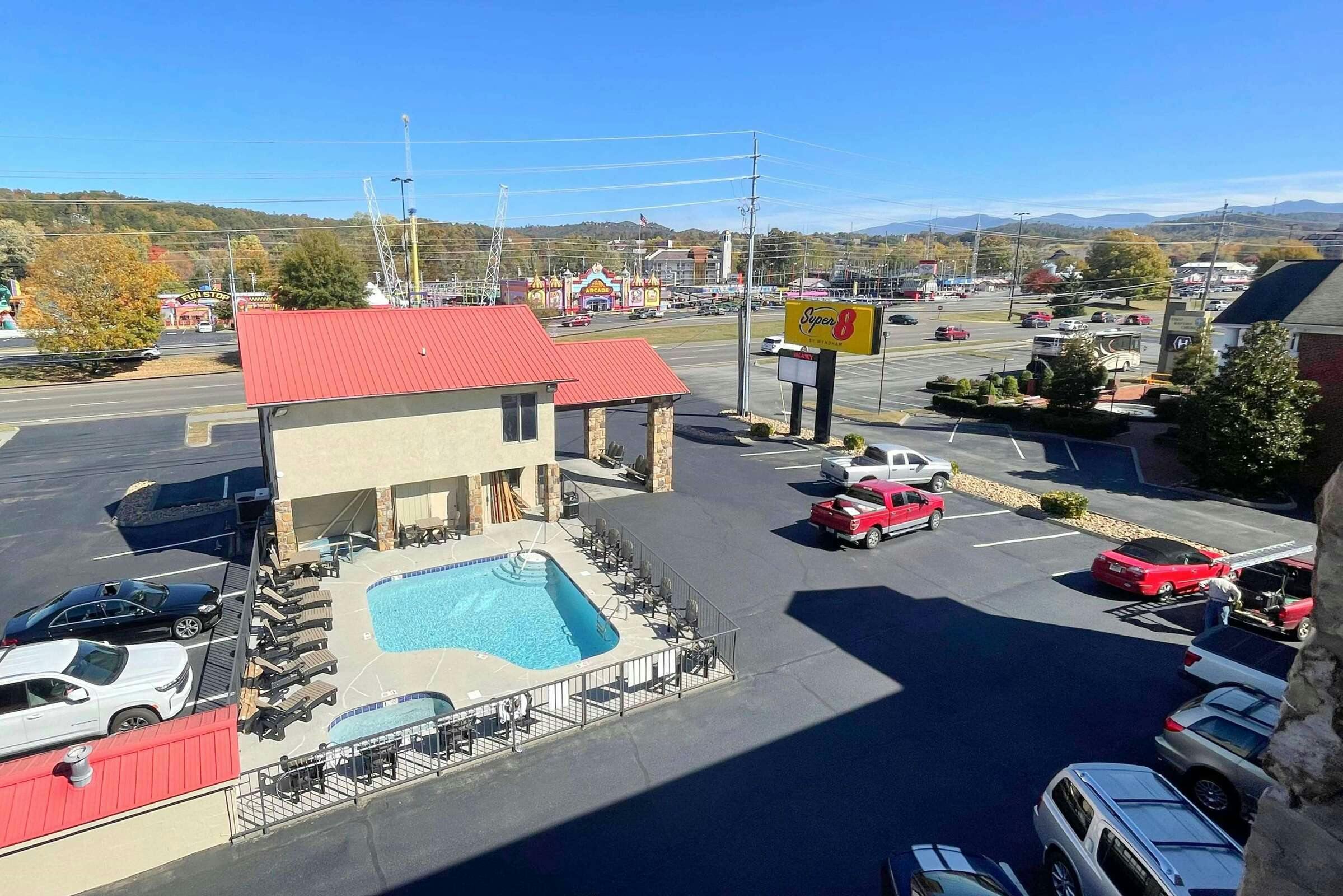 Hotel Super 8 by Wyndham Pigeon Forge Downtown photo 1