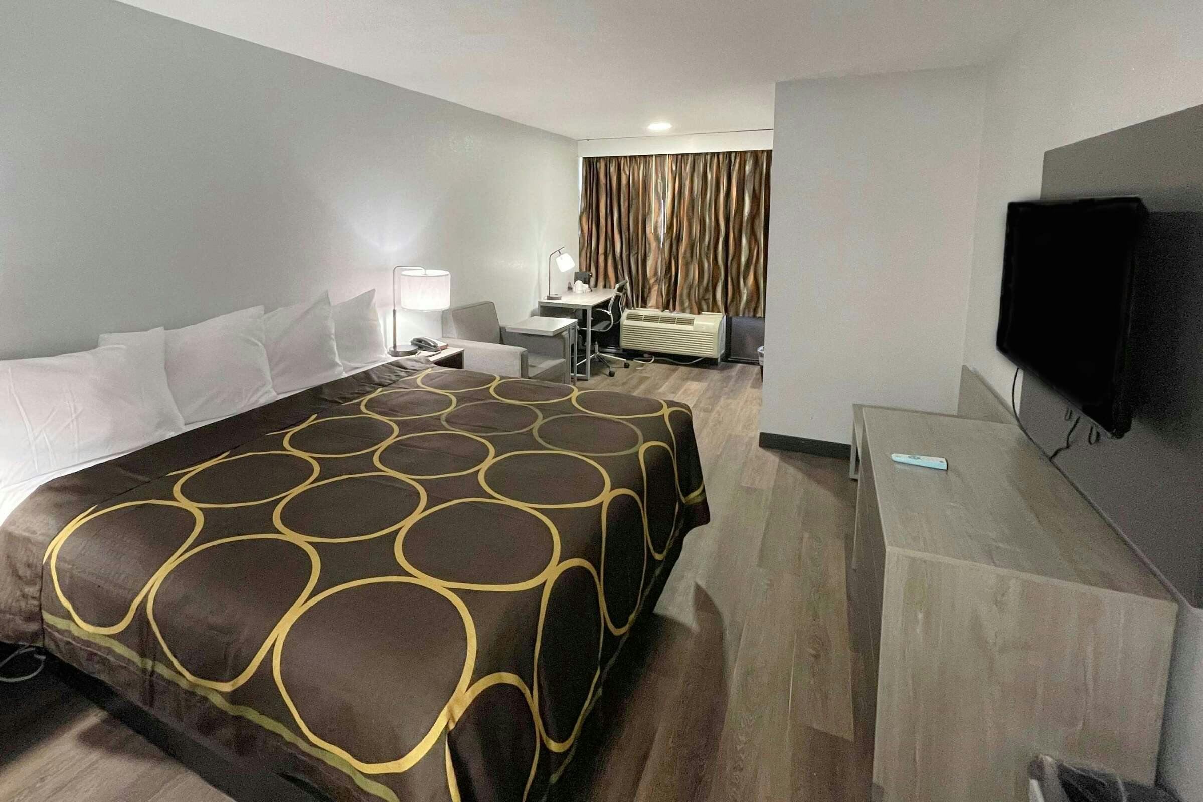 Hotel Super 8 by Wyndham Pigeon Forge Downtown photo 3