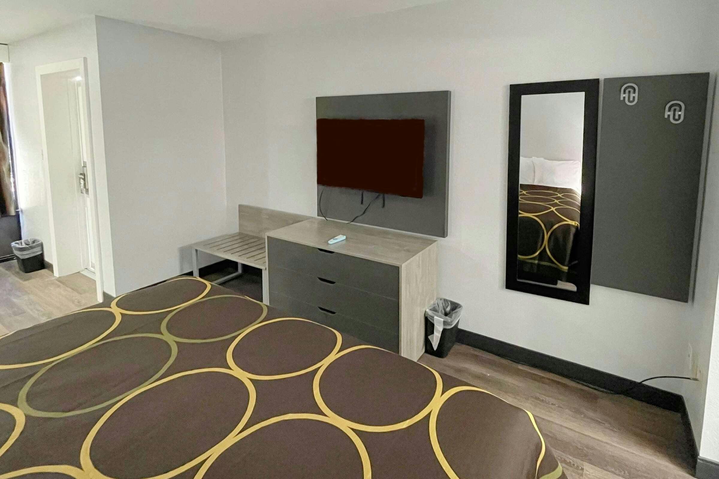 Hotel Super 8 by Wyndham Pigeon Forge Downtown photo 5