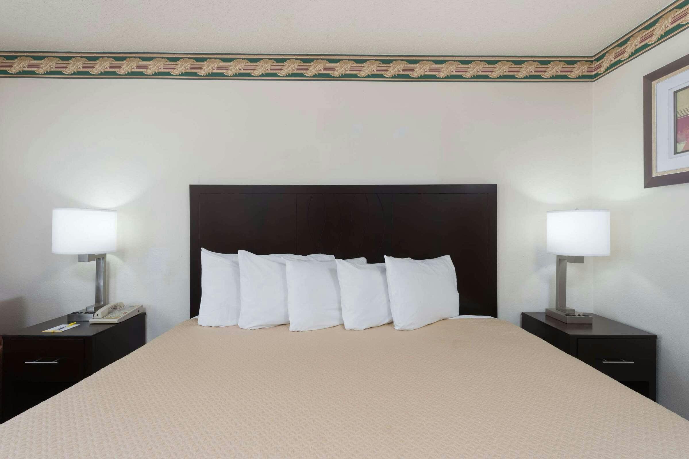 Hotel Days Inn by Wyndham Mexico photo 2