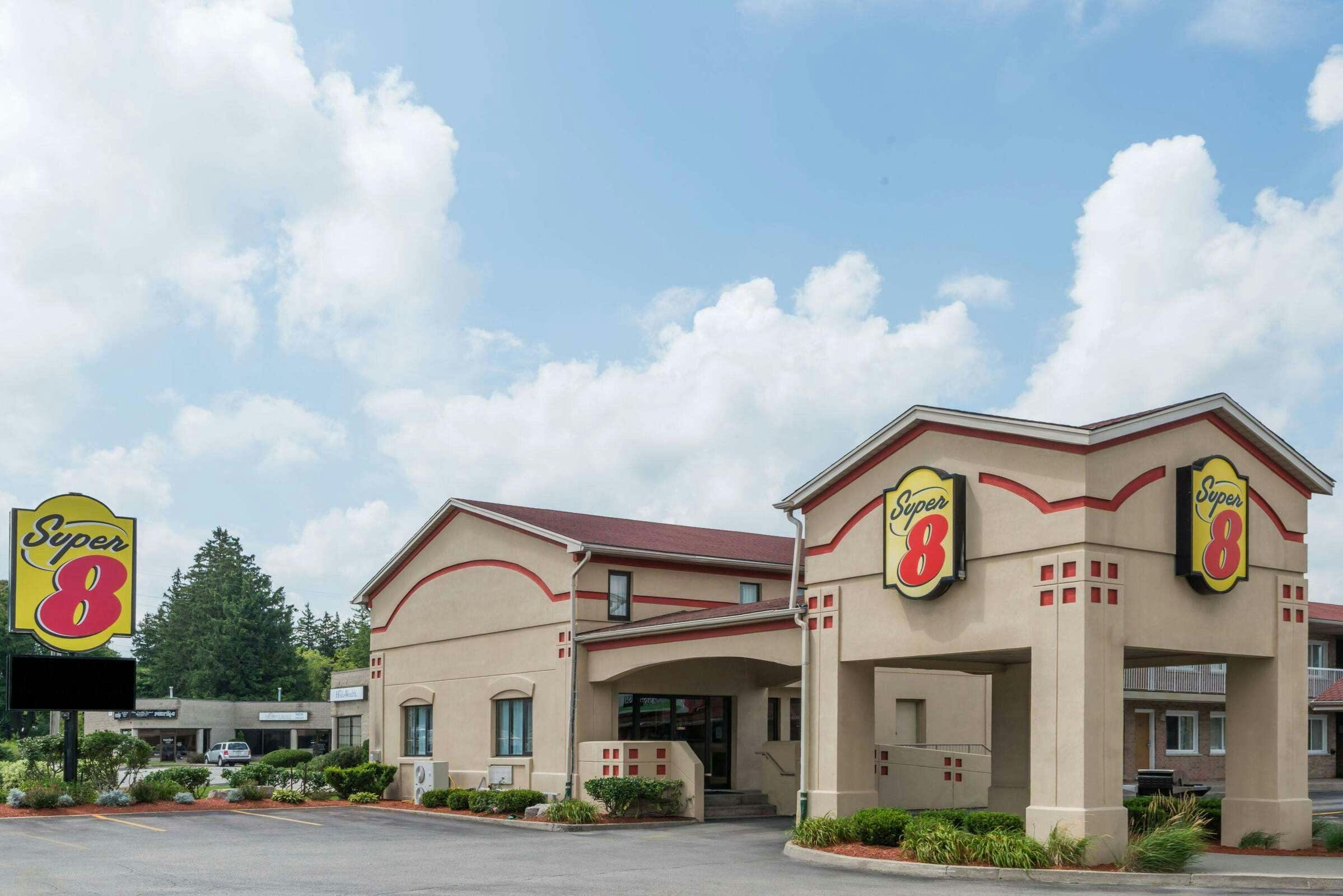 Hotel Super 8 Guelph photo 1