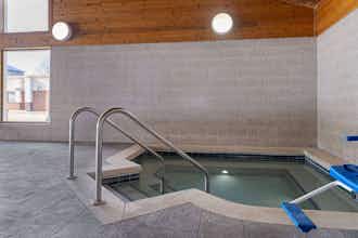 Hotel AmericInn by Wyndham Beaver Dam photo 5