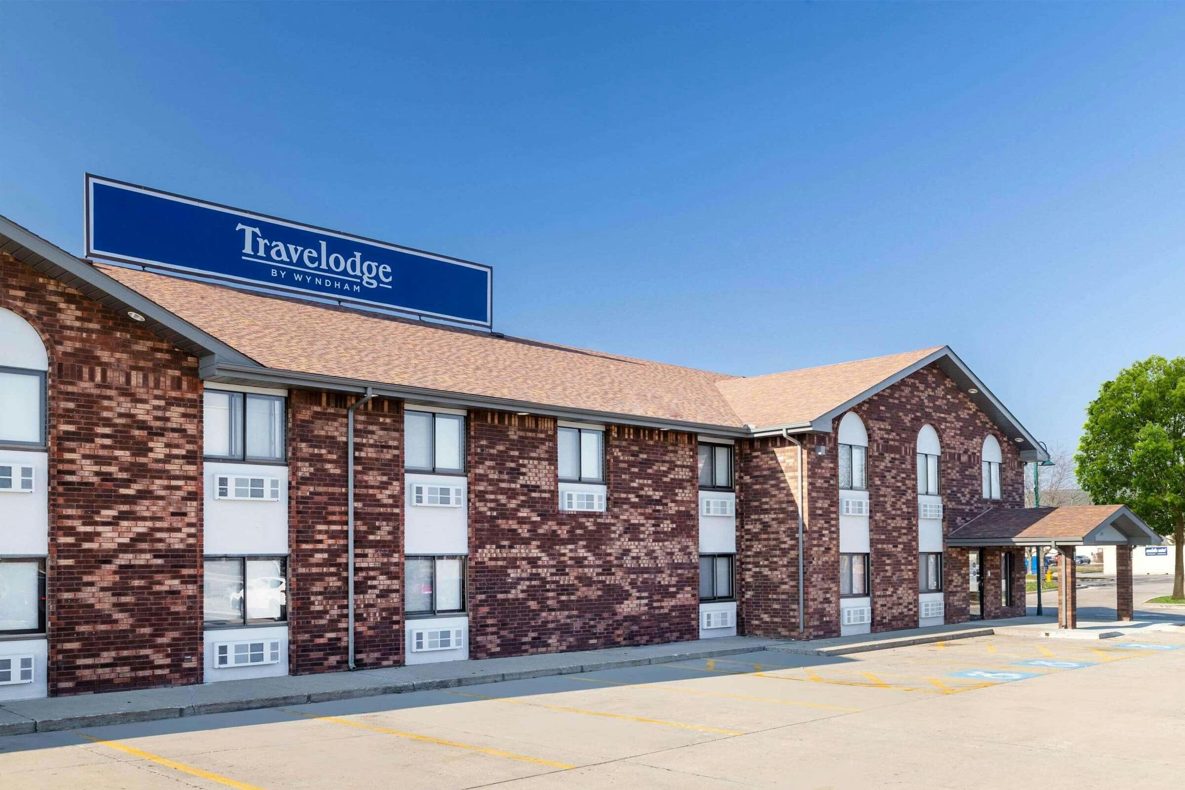 Hotel Travelodge by Wyndham Elkhart photo 1