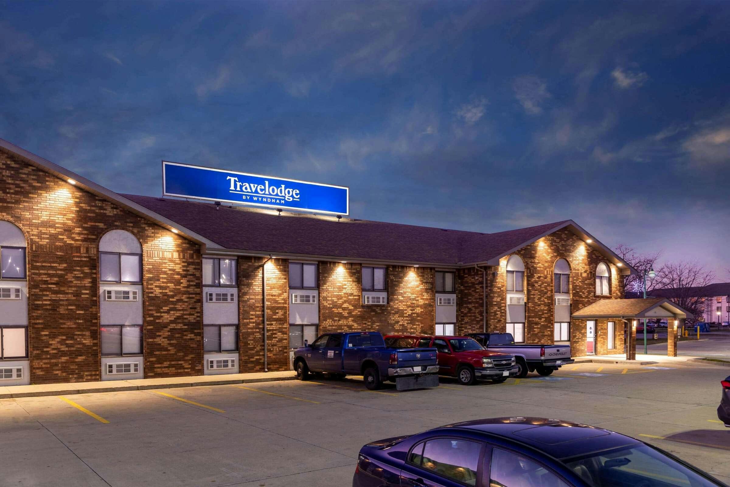 Hotel Travelodge by Wyndham Elkhart photo 2