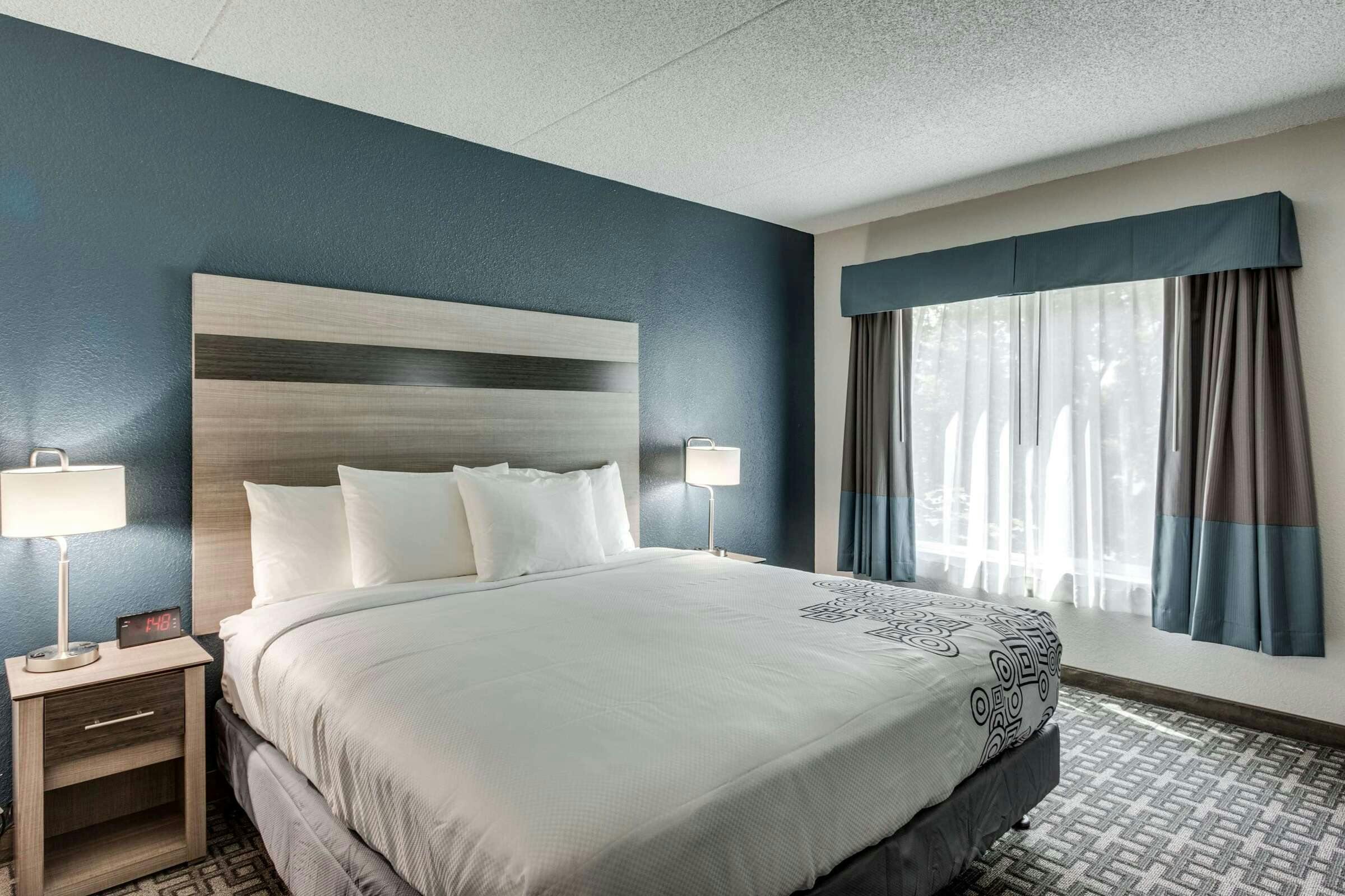 Hotel Days Inn & Suites by Wyndham Spokane photo 3
