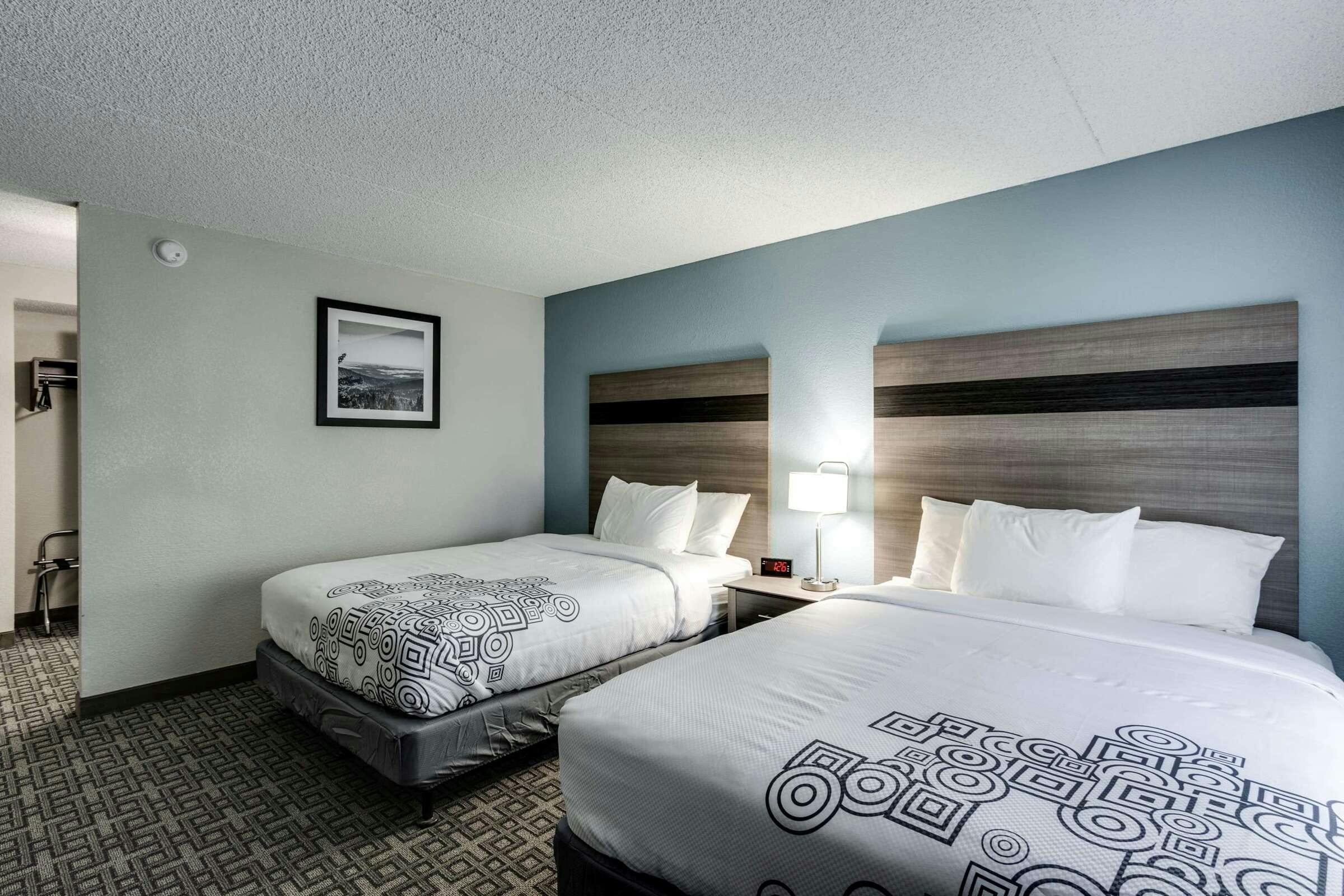 Hotel Days Inn & Suites by Wyndham Spokane photo 5