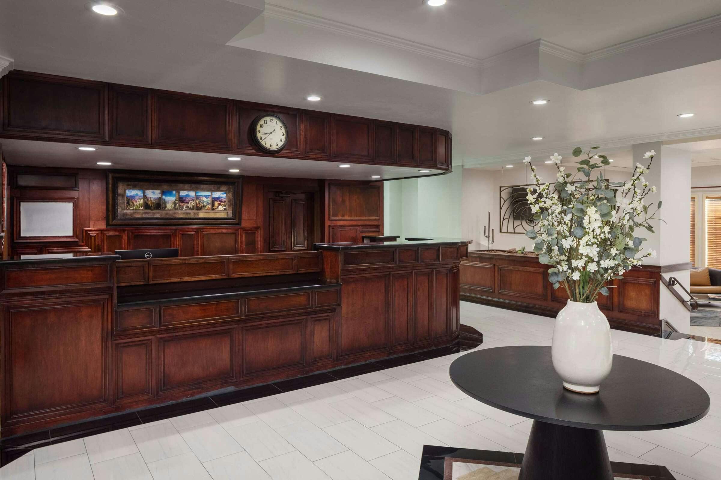 Hotel Wyndham Tucson Arpt Conf Ctr photo 1