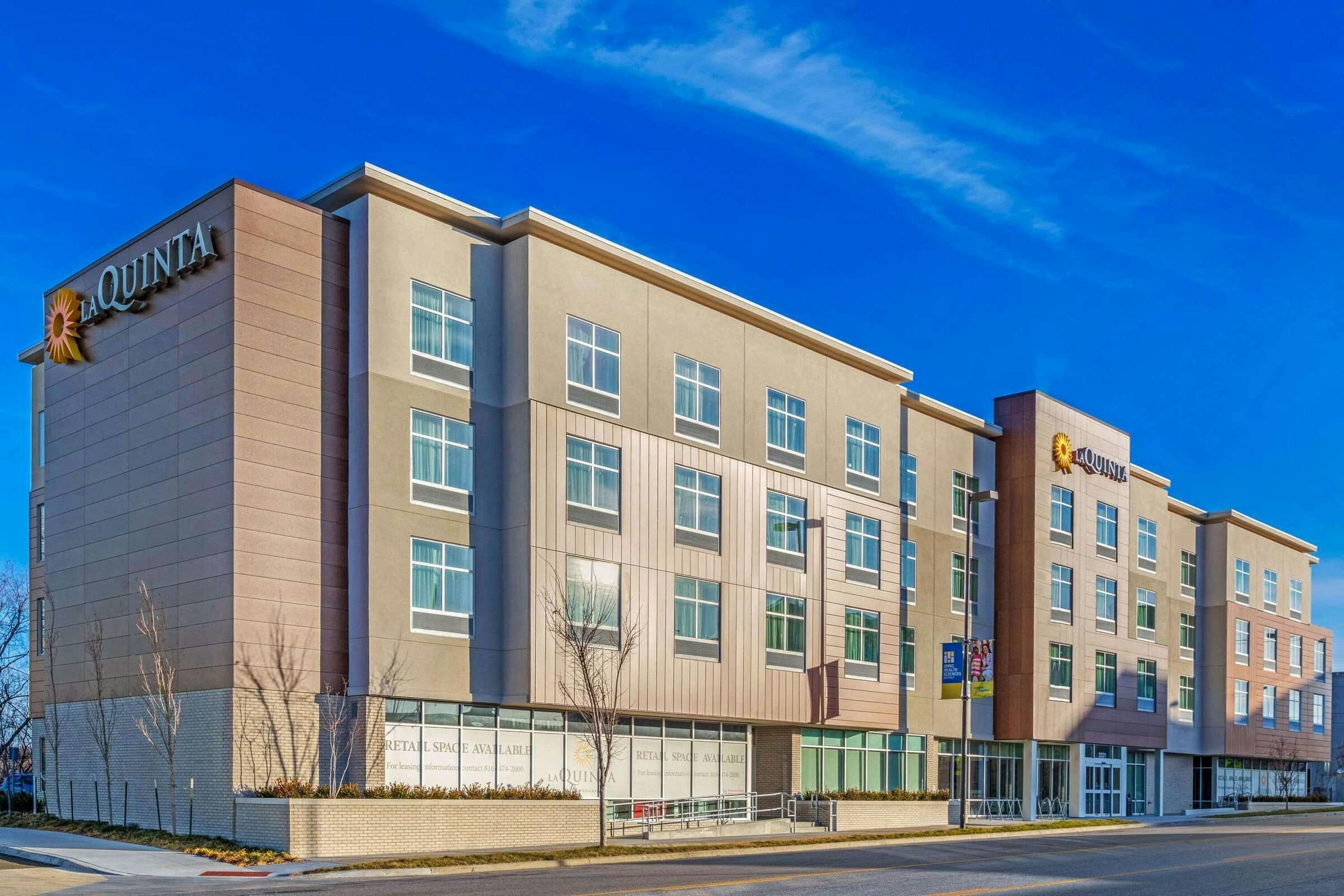 Hotel La Quinta Inn & Suites by Wyndham Kansas City Beacon Hill photo 1