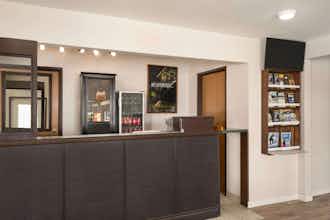 Hotel Travelodge by Wyndham McBride photo 2