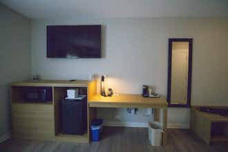 Hotel Baymont Gold River photo 3