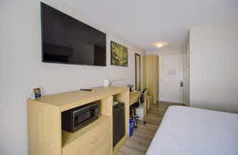 Hotel Baymont Gold River photo 4
