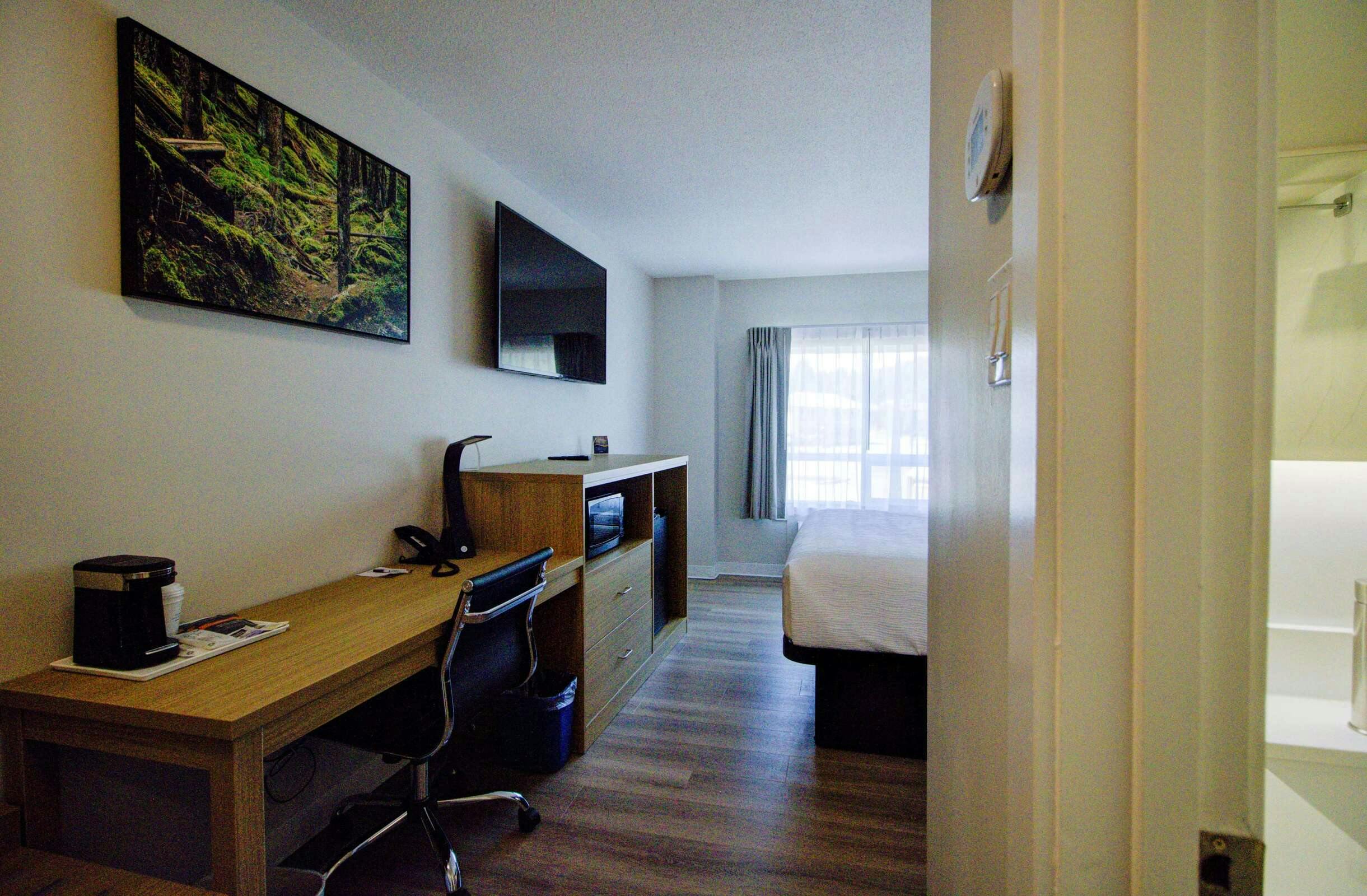 Hotel Baymont by Wyndham Gold River photo 5