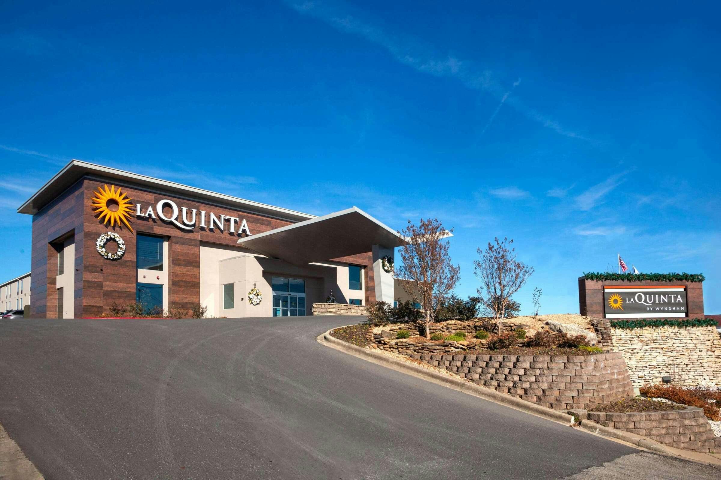 Hotel La Quinta Inn & Suites by Wyndham Branson photo 1