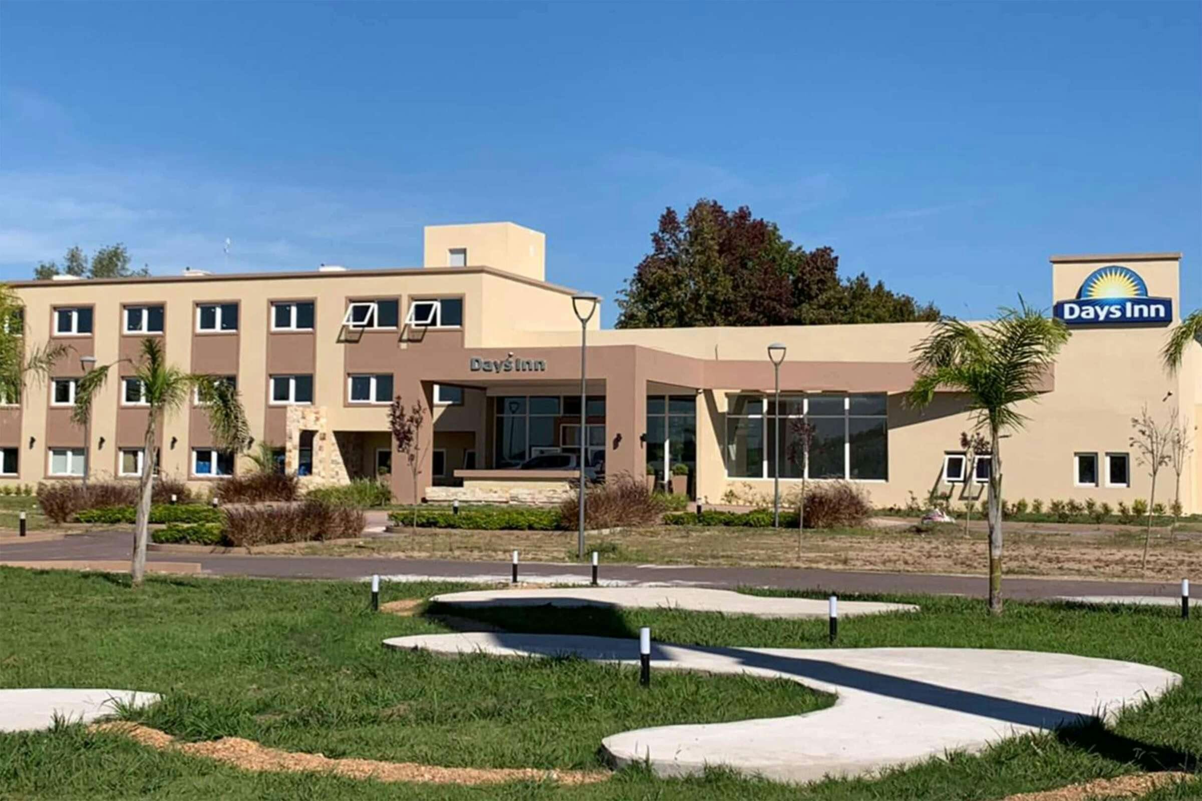 Hotel Days Inn by Wyndham Zarate photo 1