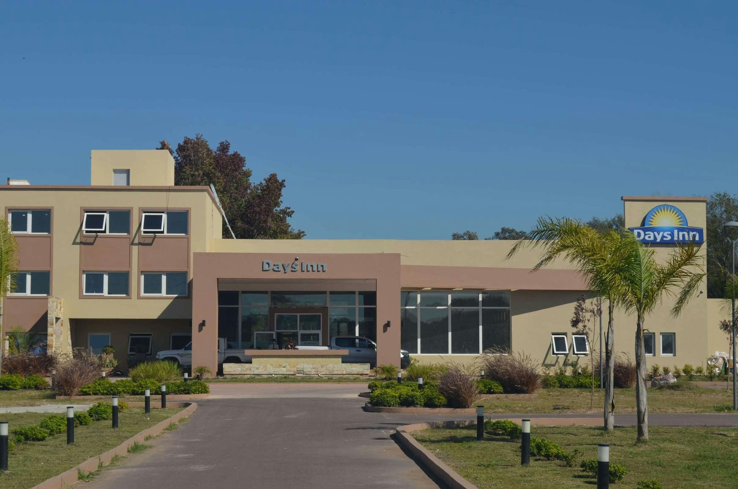 Hotel Days Inn by Wyndham Zarate photo 2