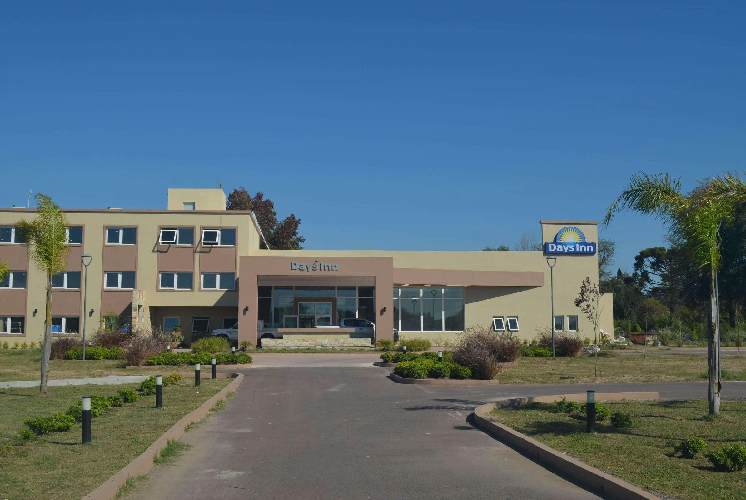 Hotel Days Inn by Wyndham Zarate photo 3