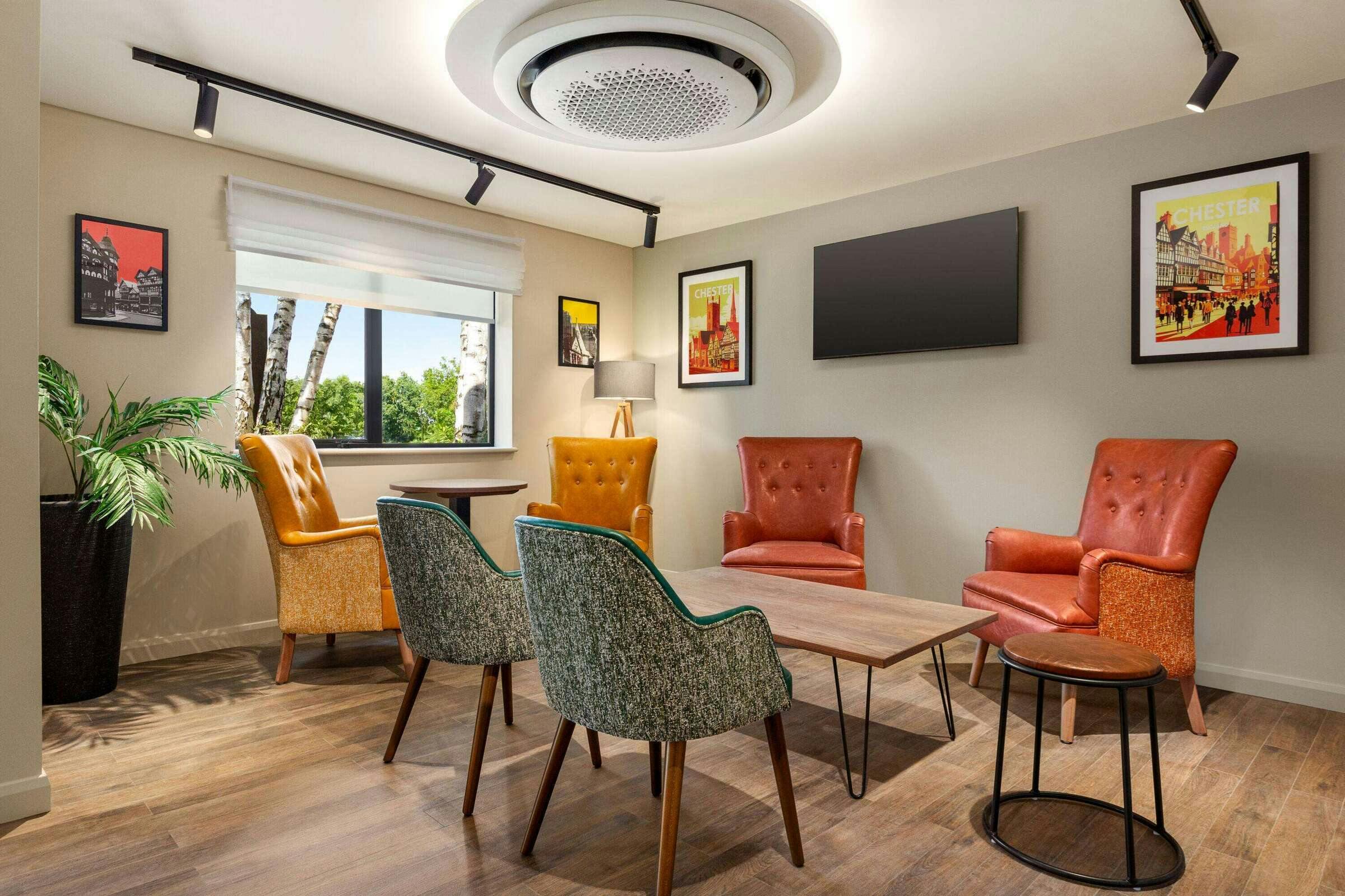 Hotel Super 8 Chester East photo 2