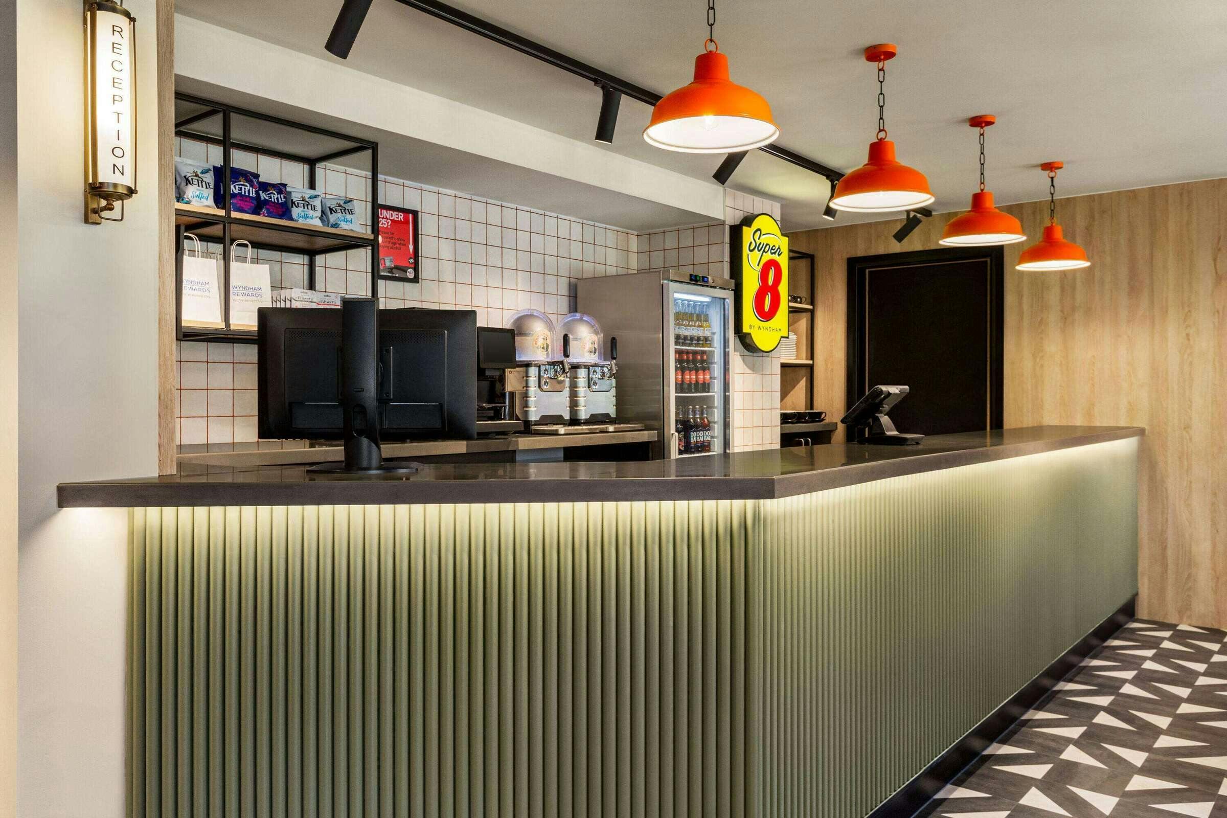 Hotel Super 8 Chester East photo 3