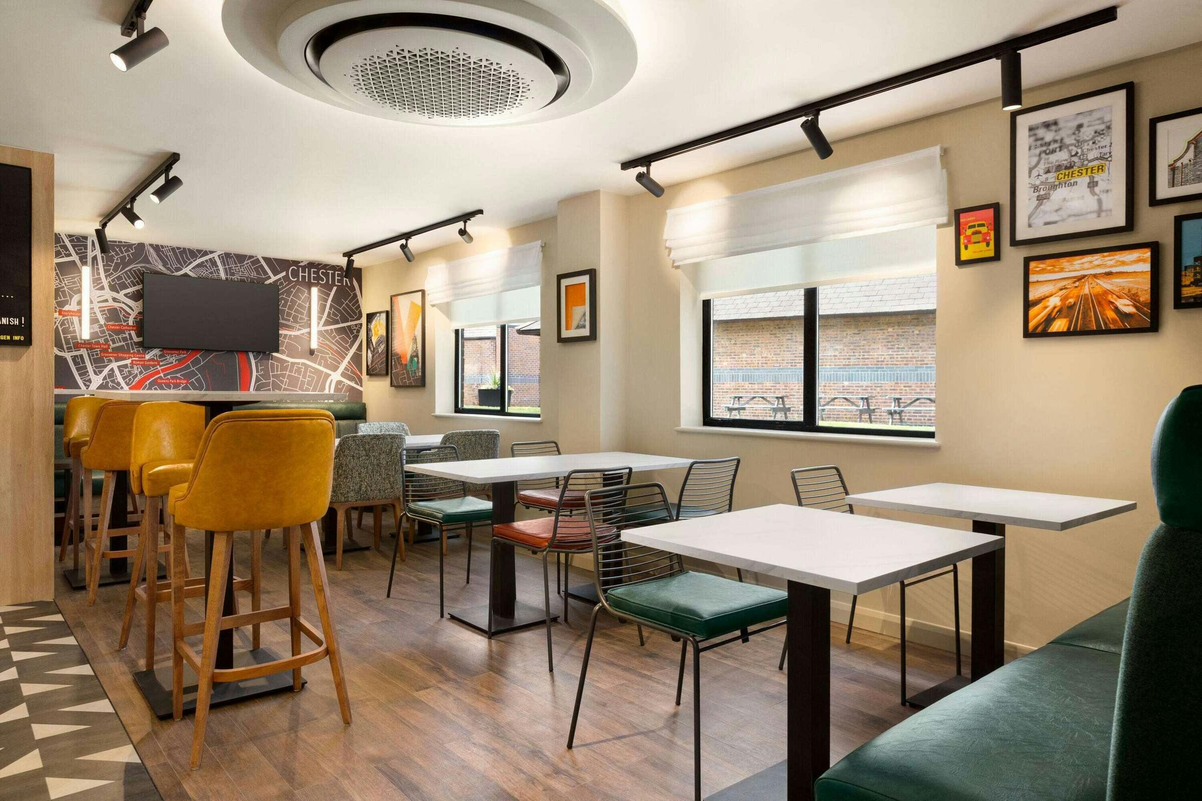 Hotel Super 8 Chester East photo 4