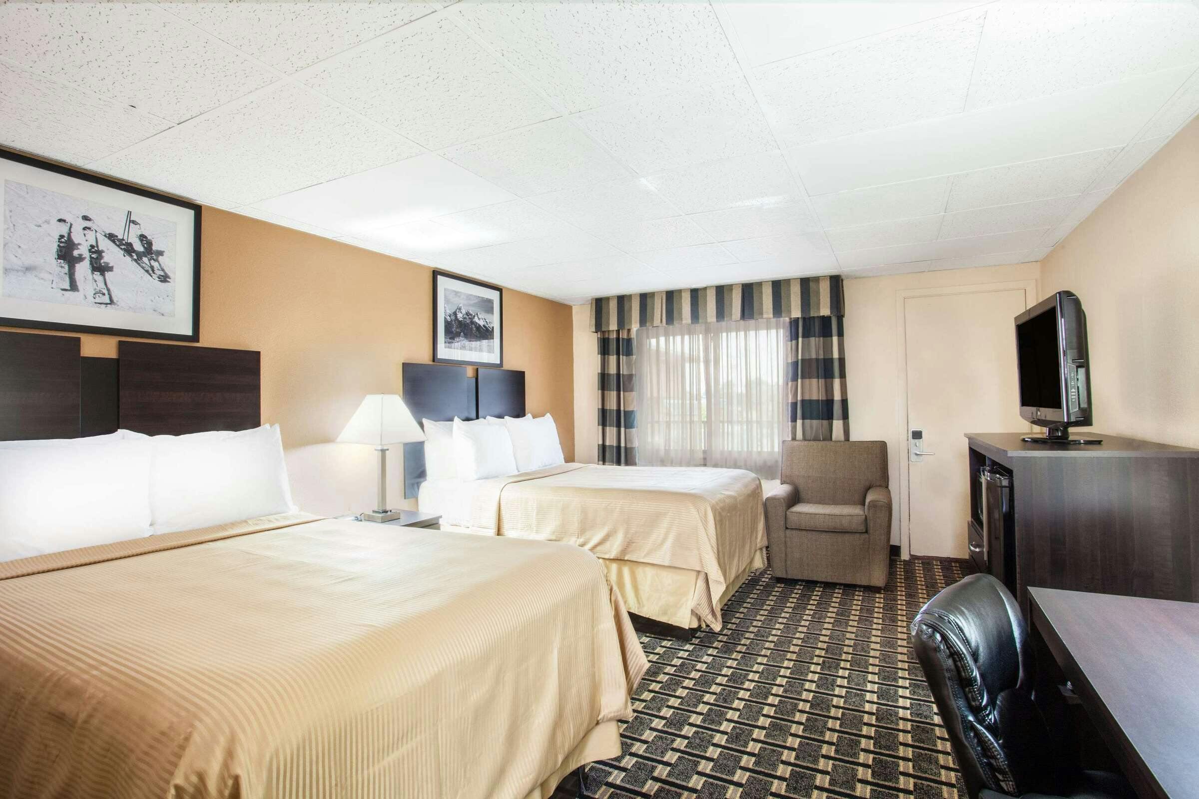 Hotel Travelodge by Wyndham South Burlington photo 3