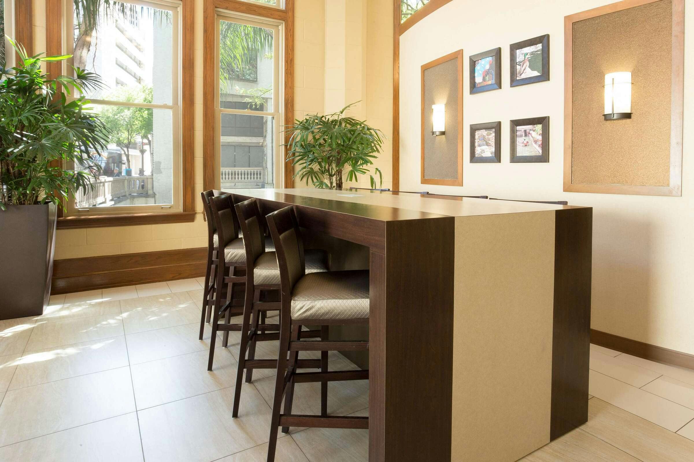 Hotel Drury Inn and Suites San Antonio Riverwalk photo 5