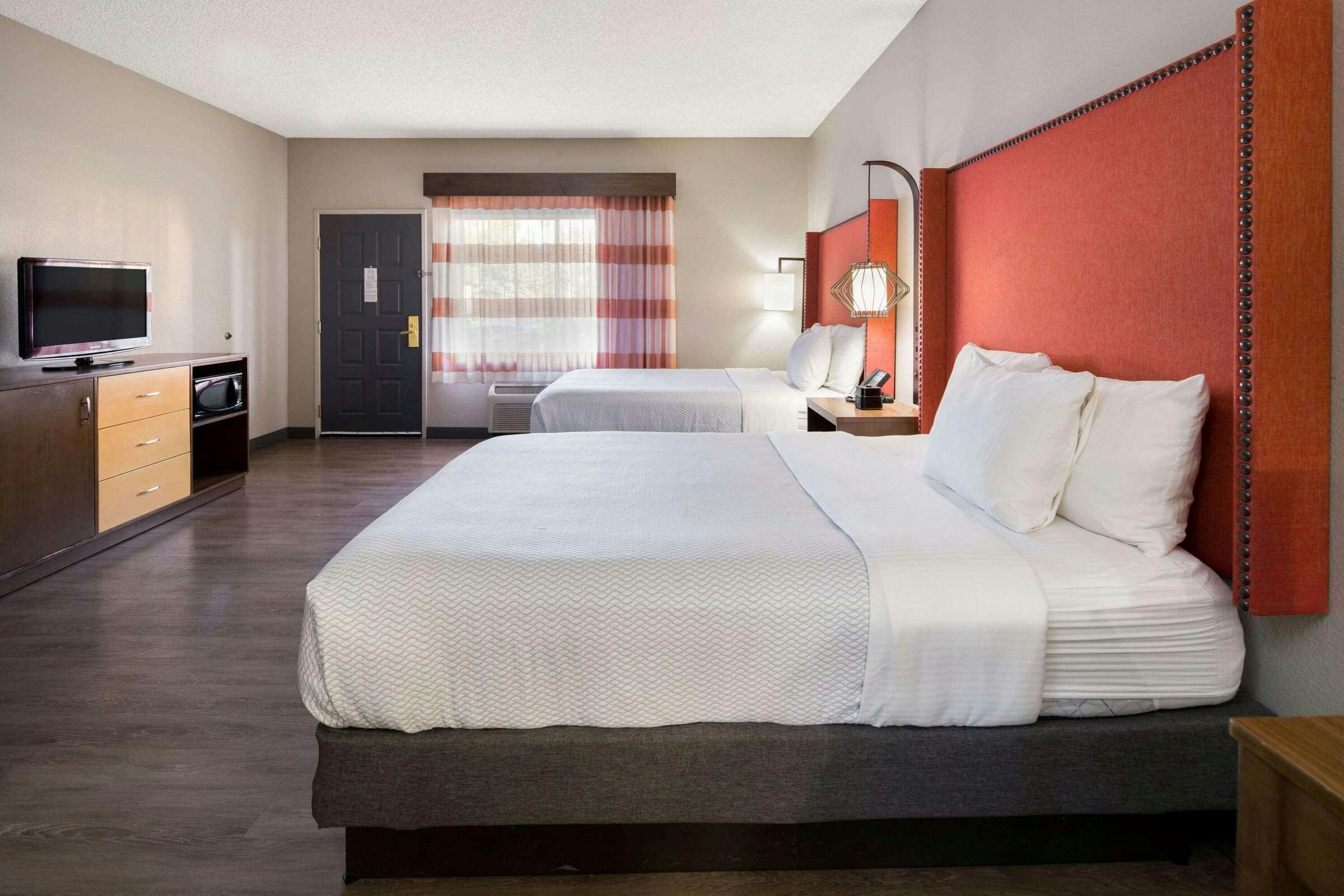 Hotel La Quinta Inn & Suites by Wyndham Orange County Airport photo 2