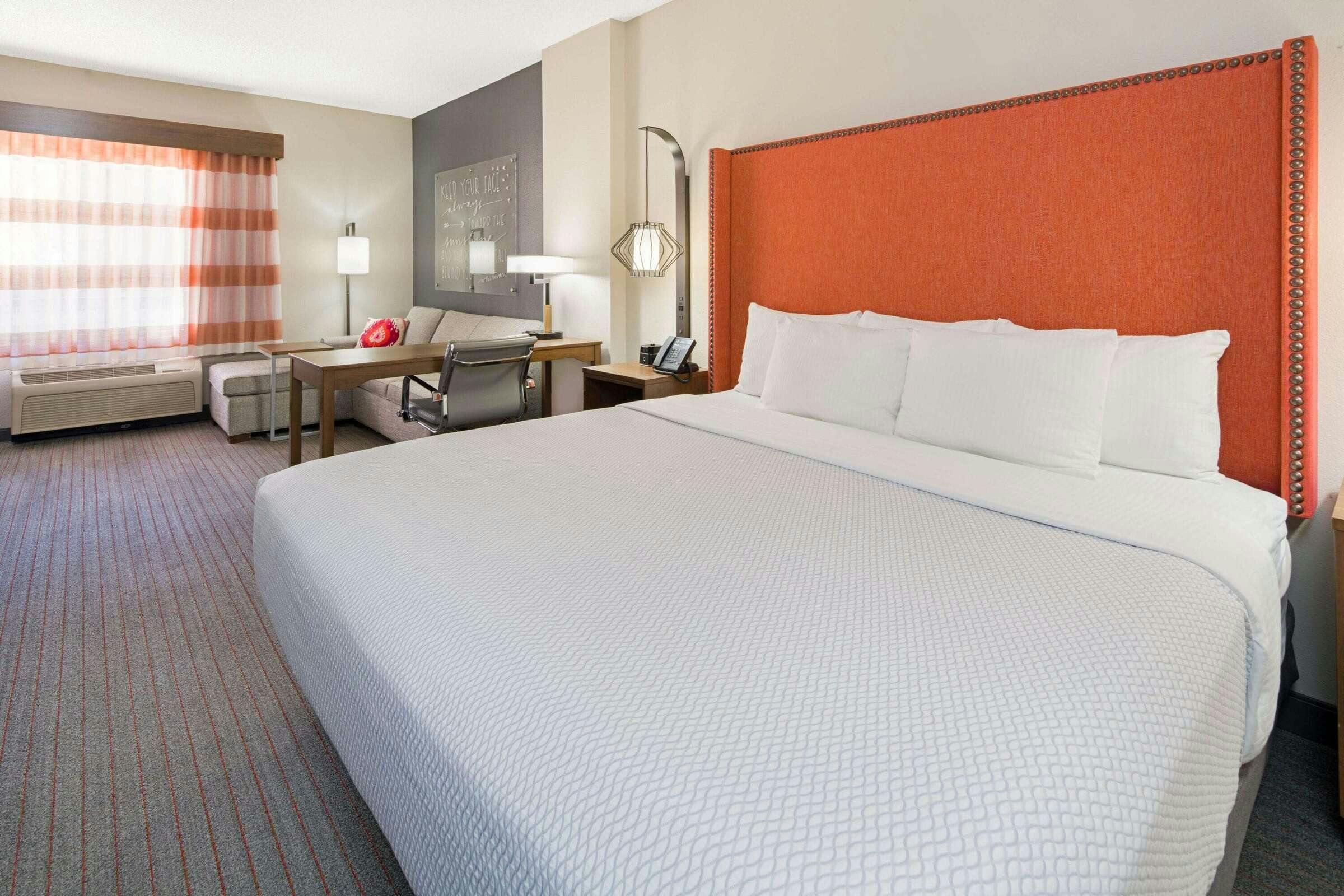 Hotel La Quinta Inn & Suites by Wyndham Orange County Airport photo 5