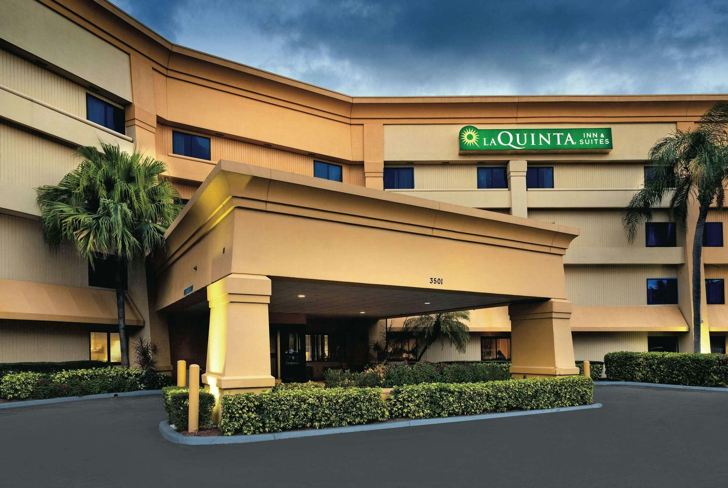 La Quinta Inn & Suites by Wyndham Miami Airport East
