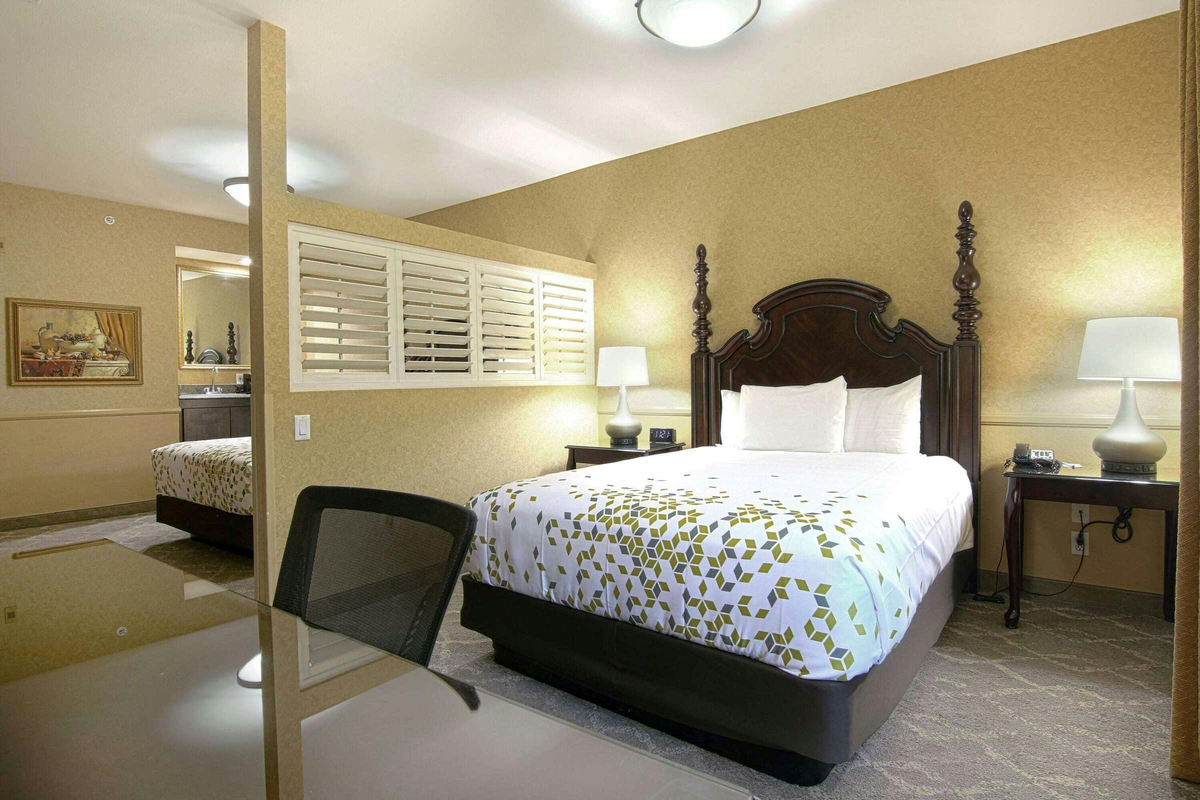 Hotel Azure Hotel and Suites Trademr photo 5