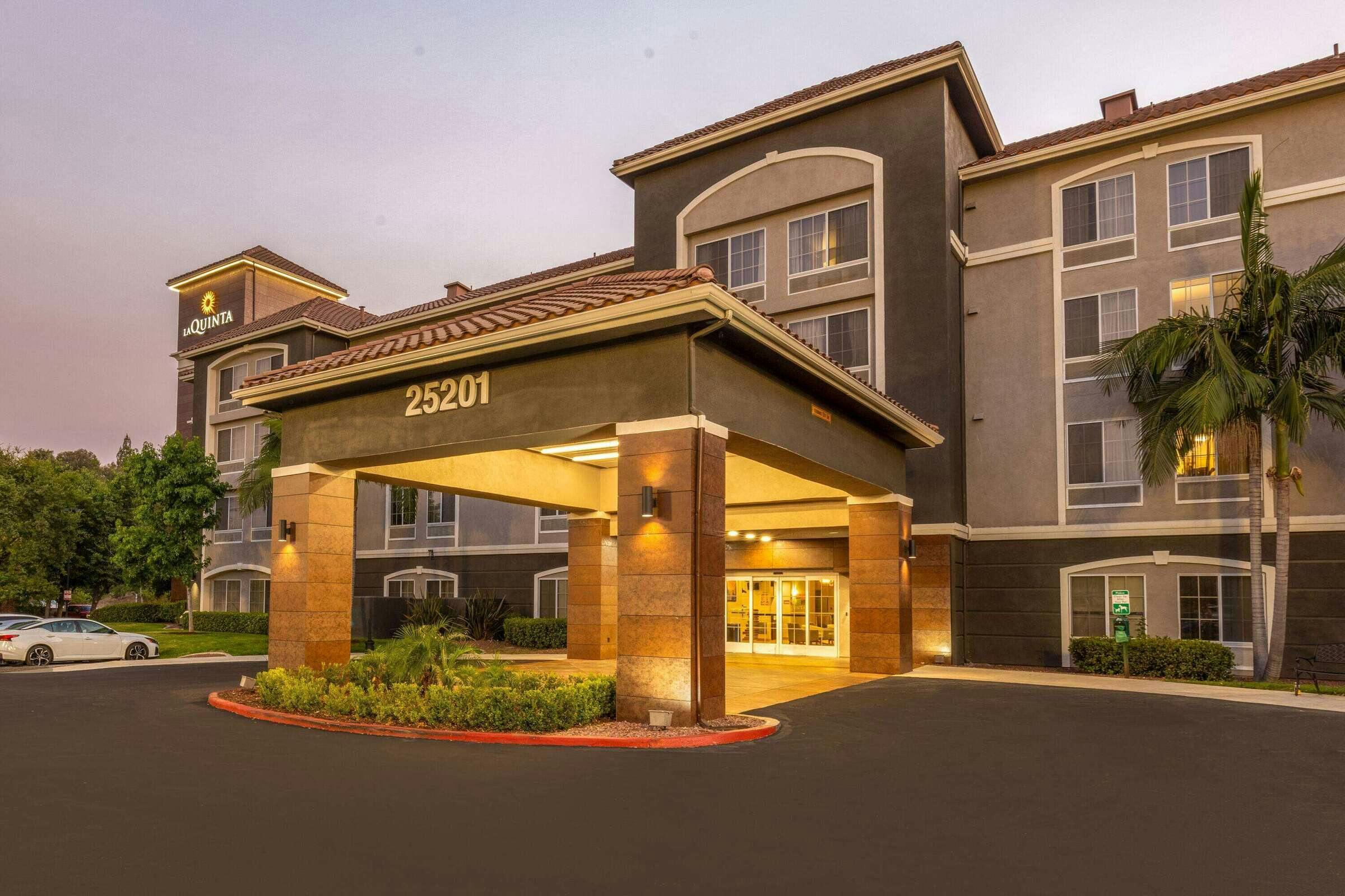 La Quinta Inn & Suites by Wyndham Santa Clarita - Valencia
