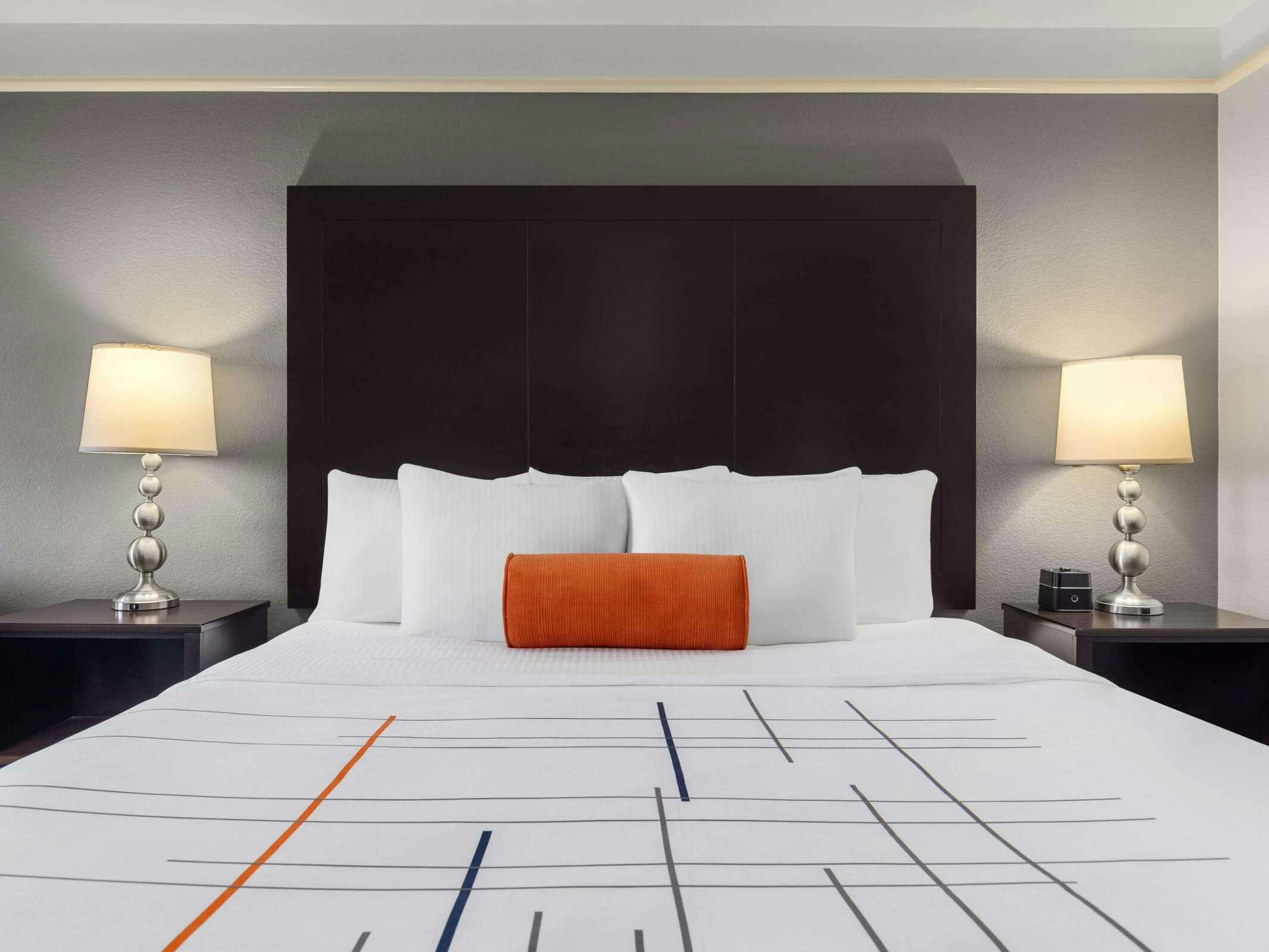 Hotel La Quinta Inn & Suites by Wyndham Santa Clarita - Valencia photo 3