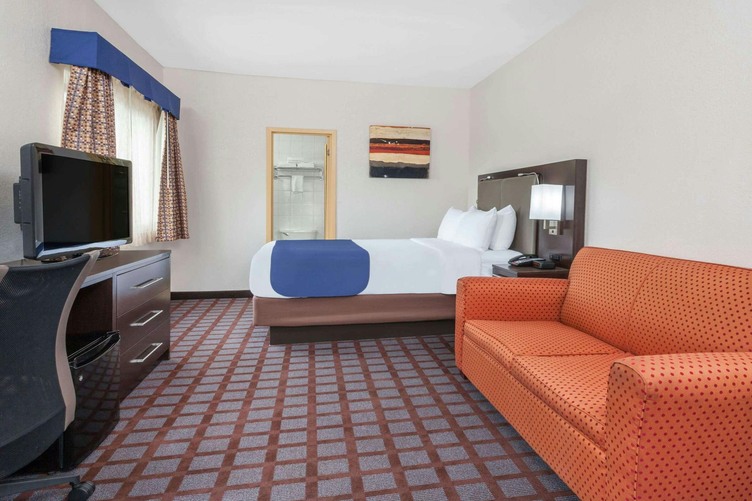 Hotel Days Inn by Wyndham Woodbury Long Island photo 5