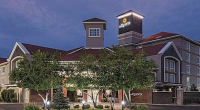 La Quinta Inn & Suites by Wyndham Denver Airport DIA