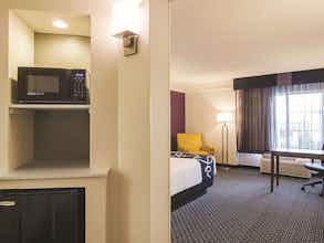 Hotel La Quinta Inn & Suites by Wyndham Denver Airport DIA photo 4