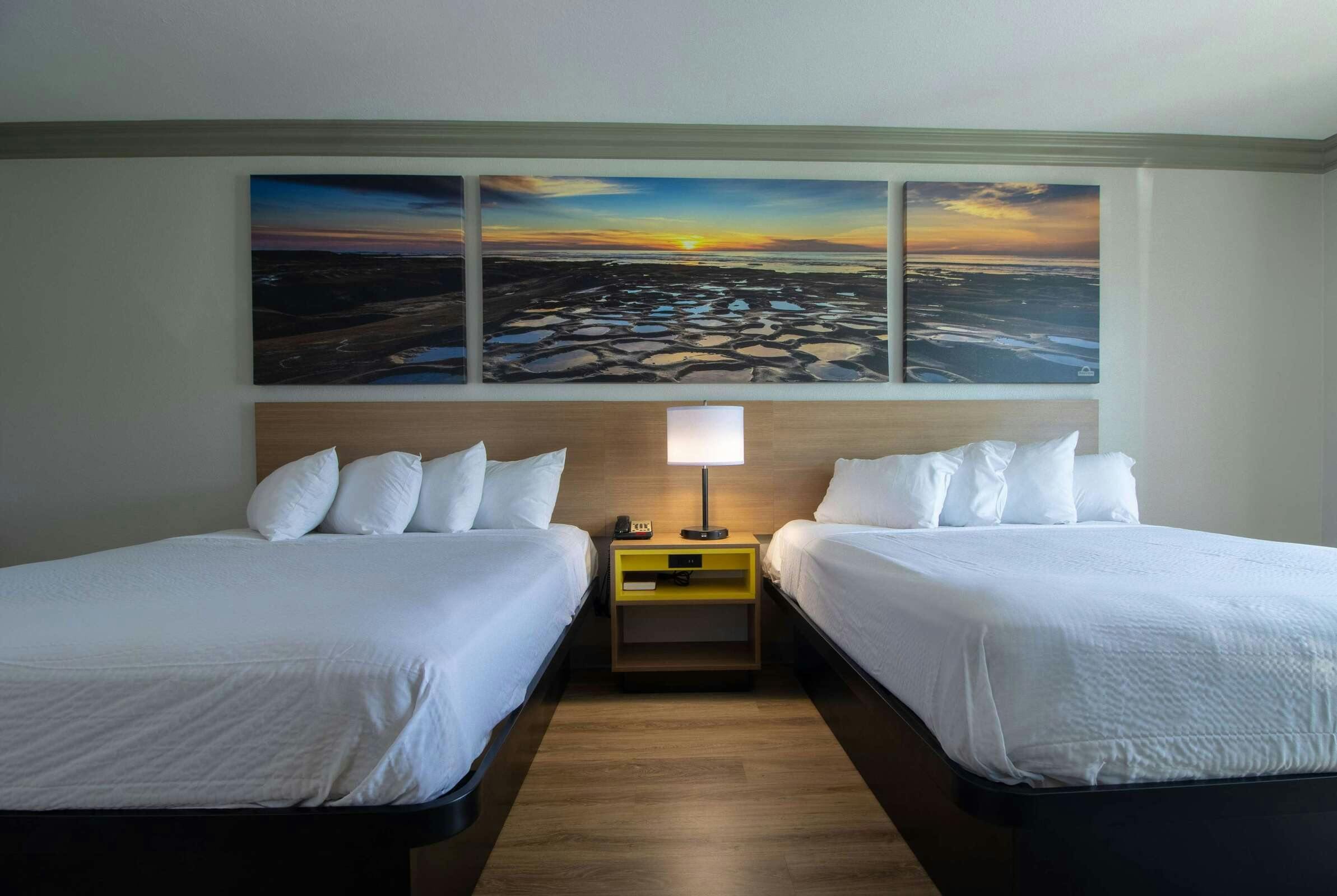 Hotel Days Inn by Wyndham Carlsbad photo 1