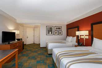 Hotel La Quinta Inn Ste SW Lakewood photo 1