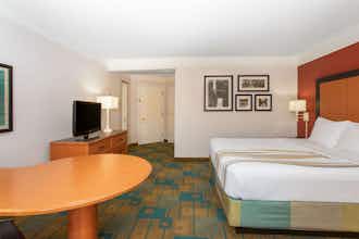 Hotel La Quinta Inn Ste SW Lakewood photo 4