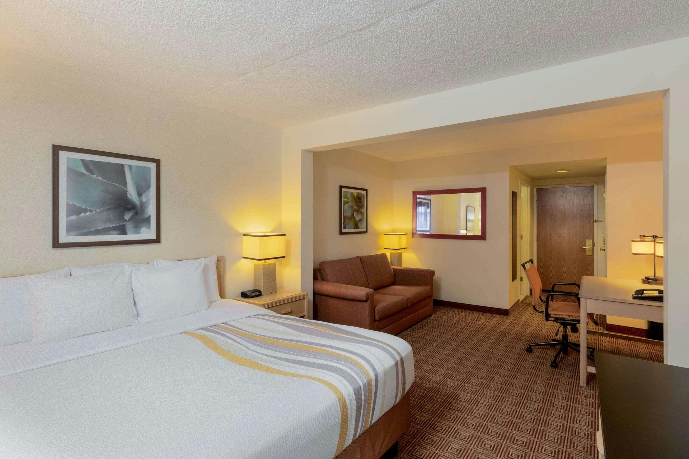 Hotel La Quinta Inn & Suites by Wyndham Garden City photo 1