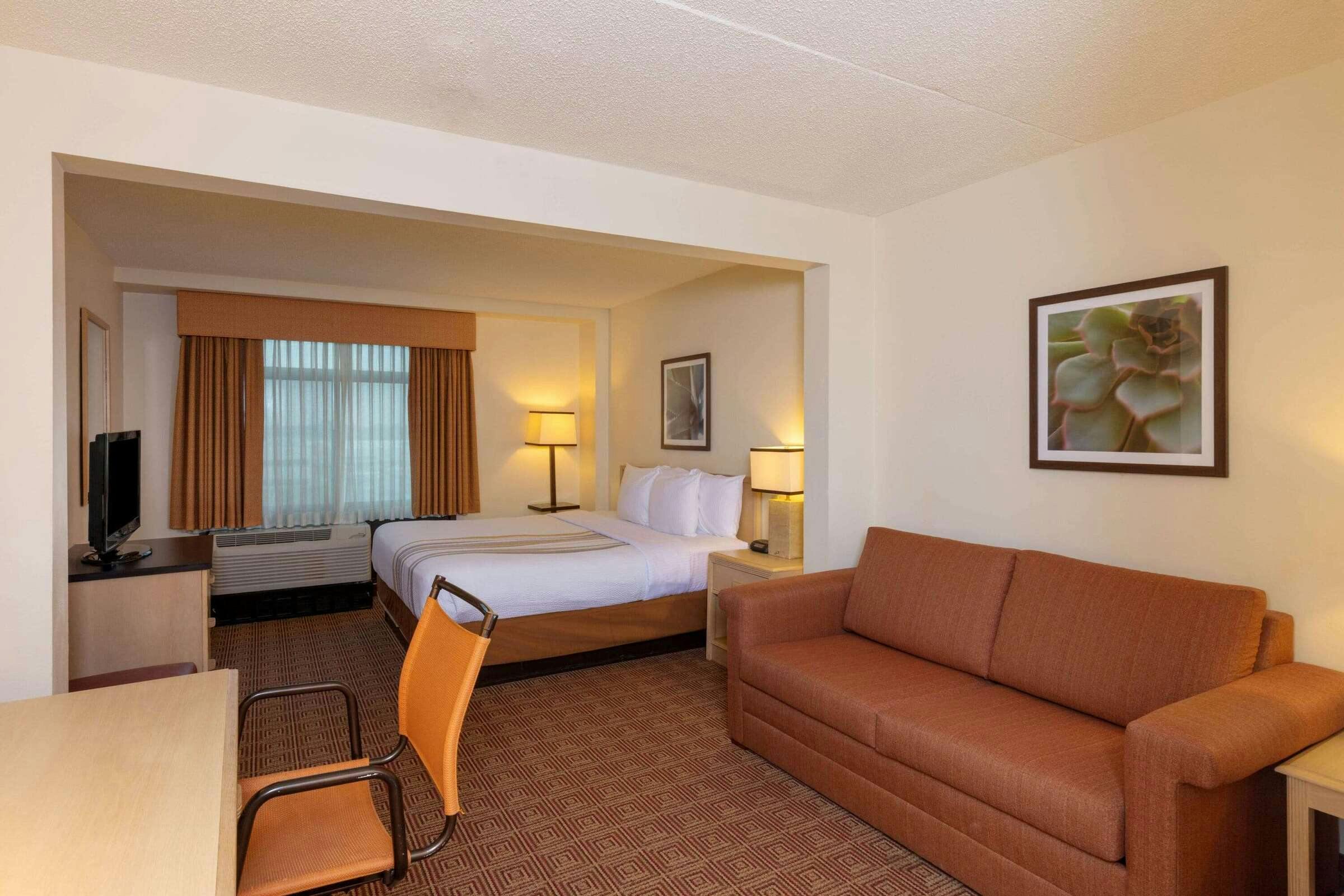Hotel La Quinta Inn & Suites by Wyndham Garden City photo 2