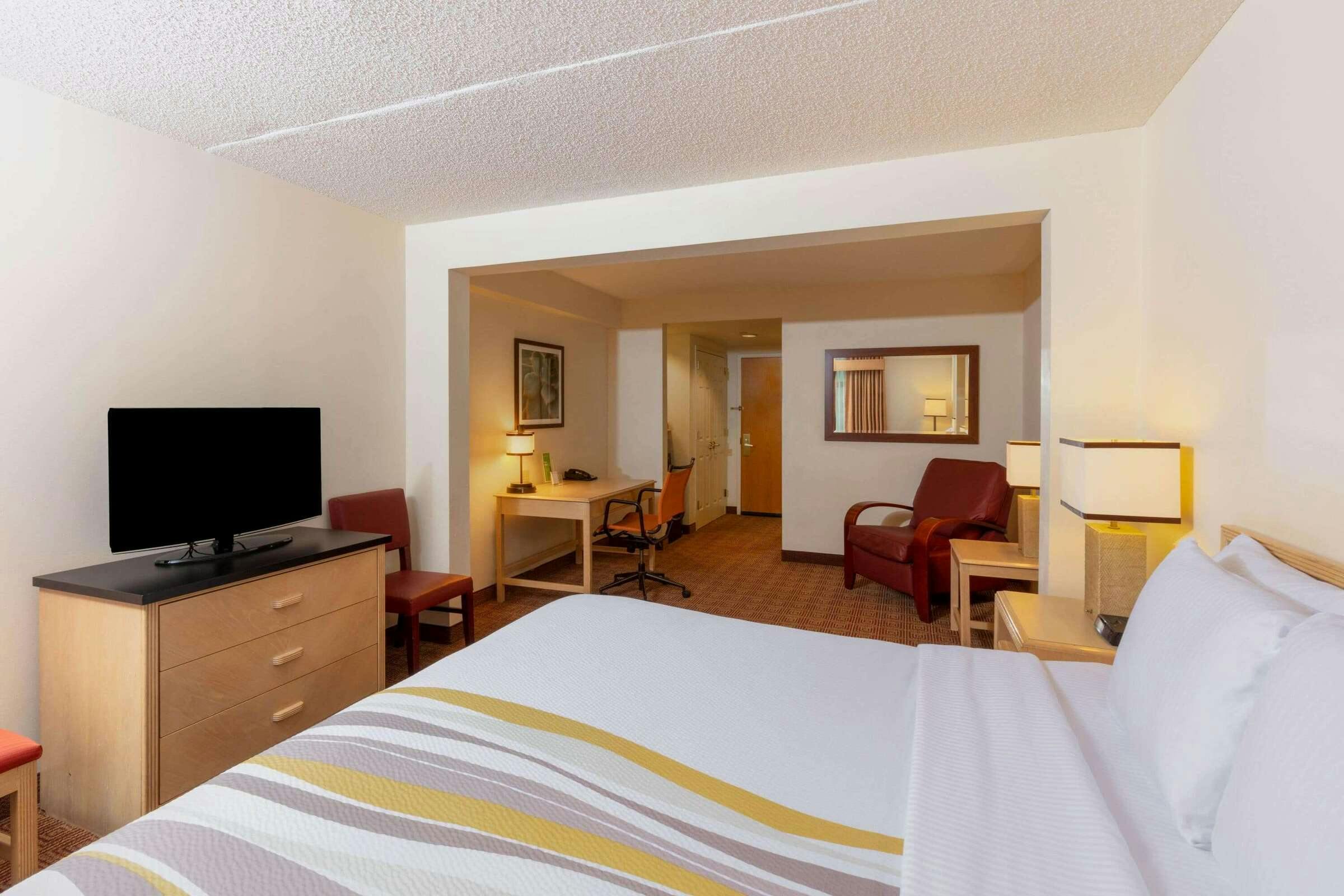 Hotel La Quinta Inn & Suites by Wyndham Garden City photo 3