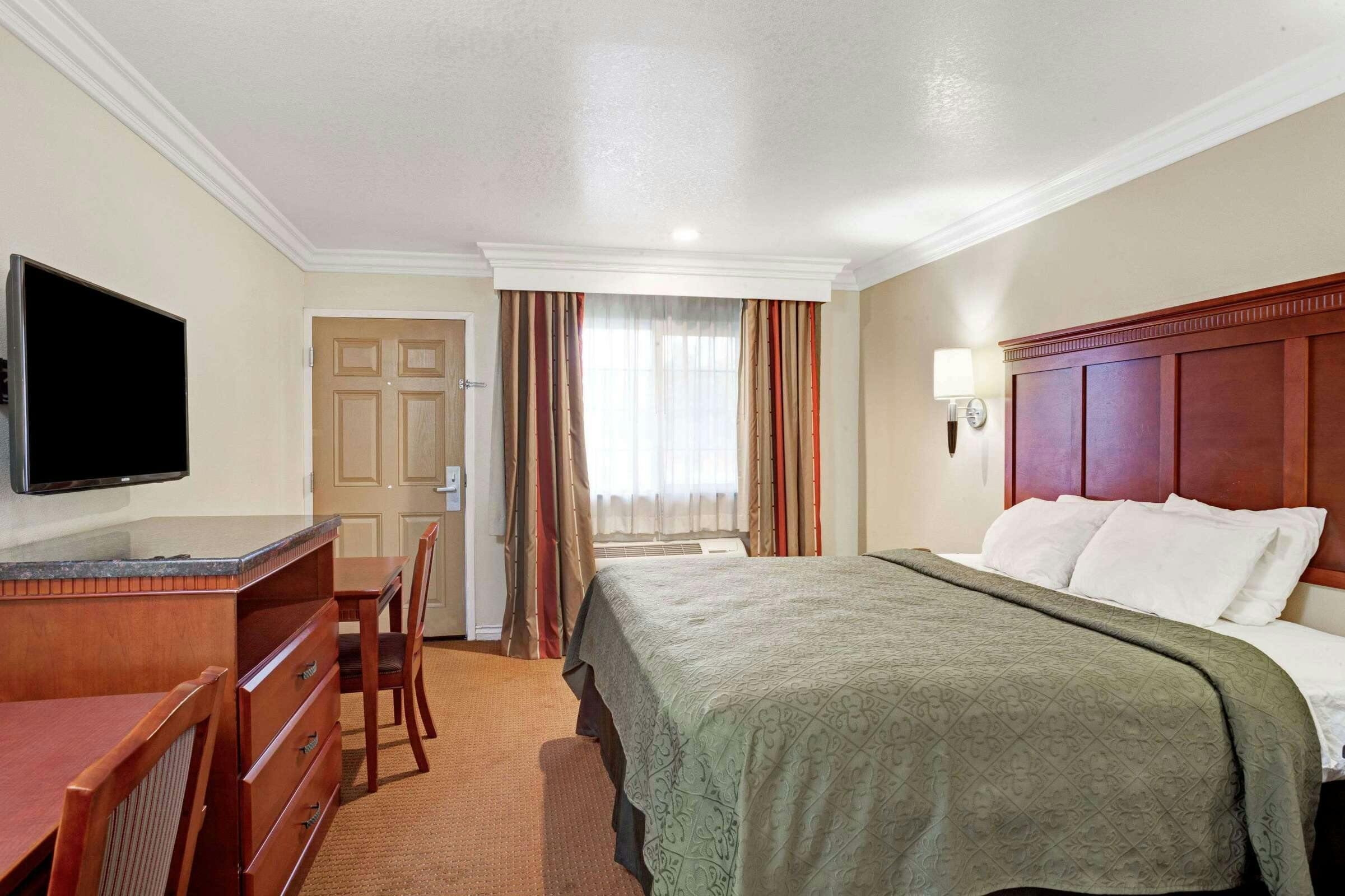 Hotel Super 8 by Wyndham Cypress Buena Park Area photo 2