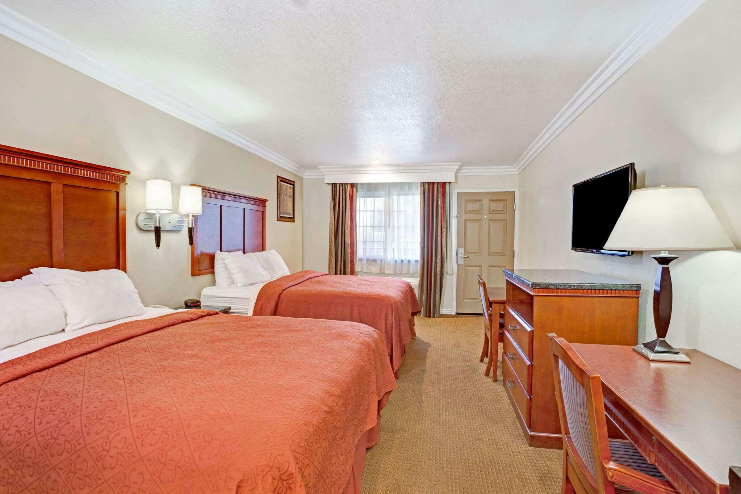 Hotel Super 8 by Wyndham Cypress Buena Park Area photo 1