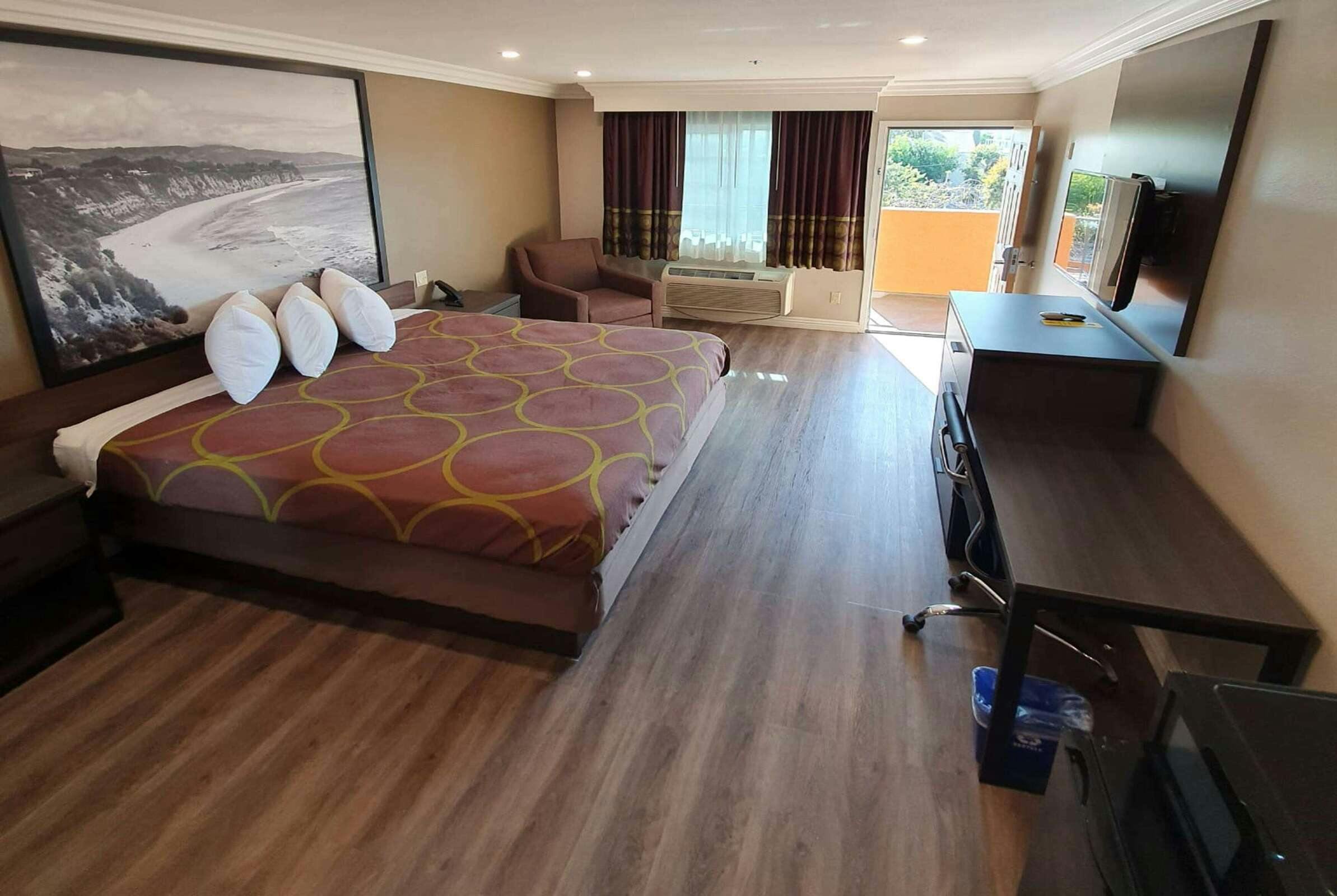 Hotel Super 8 by Wyndham Cypress Buena Park Area photo 4