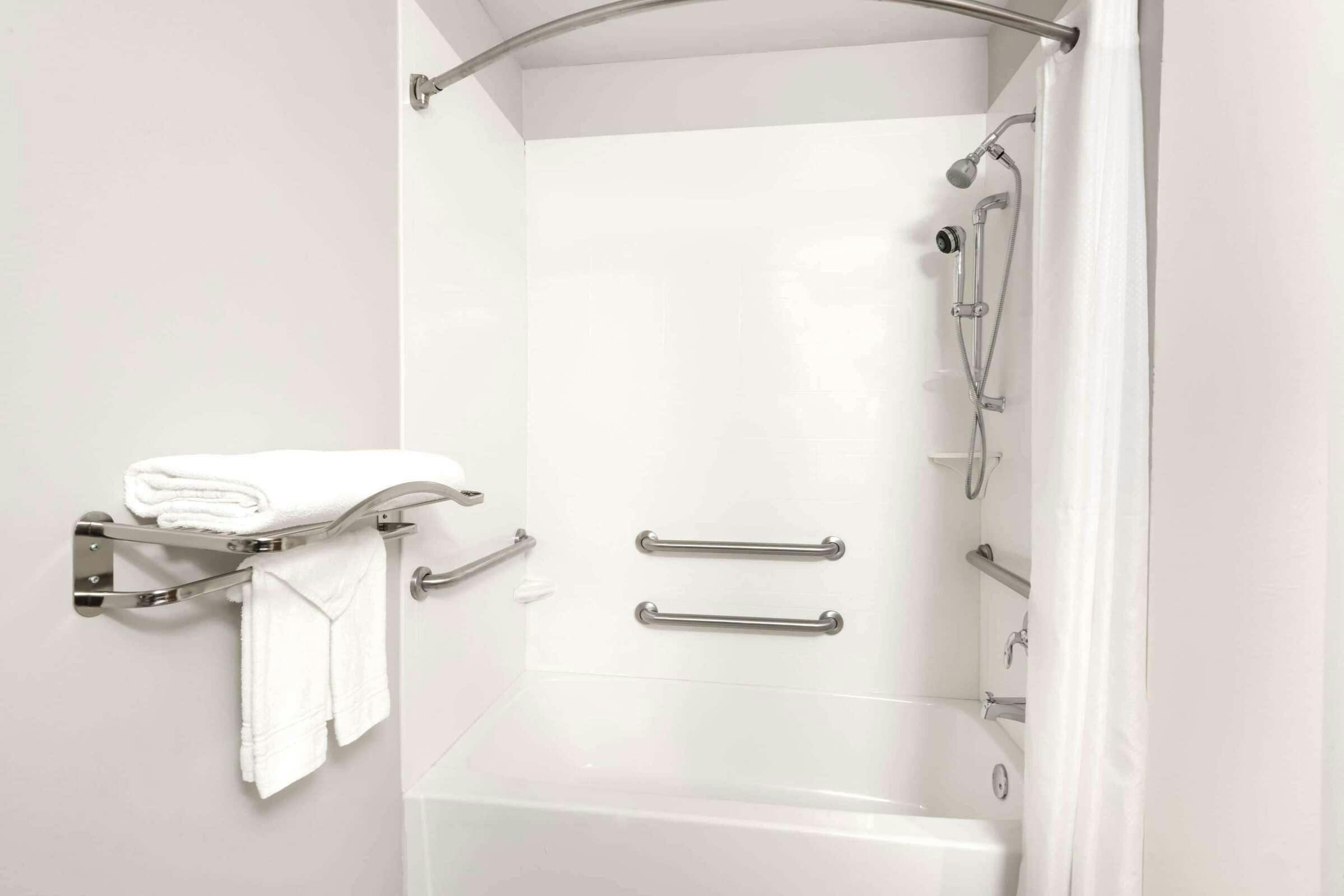 Hotel Microtel Inn & Suites by Wyndham Victor/Rochester photo 5