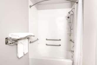 Hotel Microtel Victor Rochester photo 5