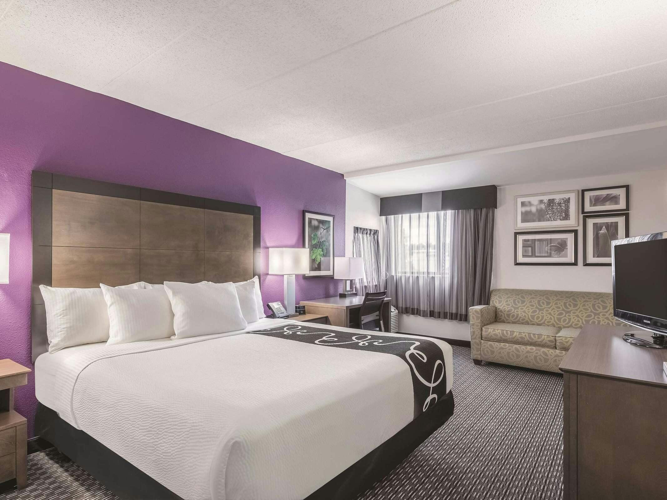 Hotel La Quinta Inn & Suites by Wyndham Salem NH photo 1