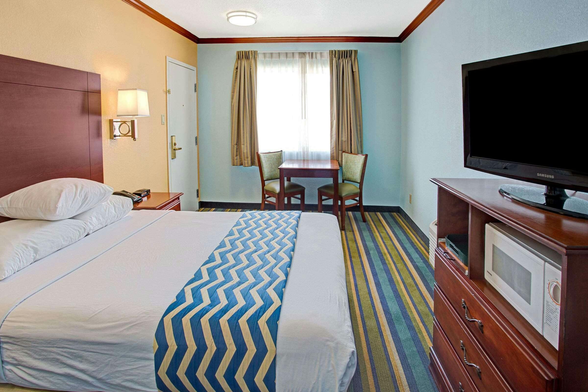 Hotel Travelodge by Wyndham Bishop photo 4