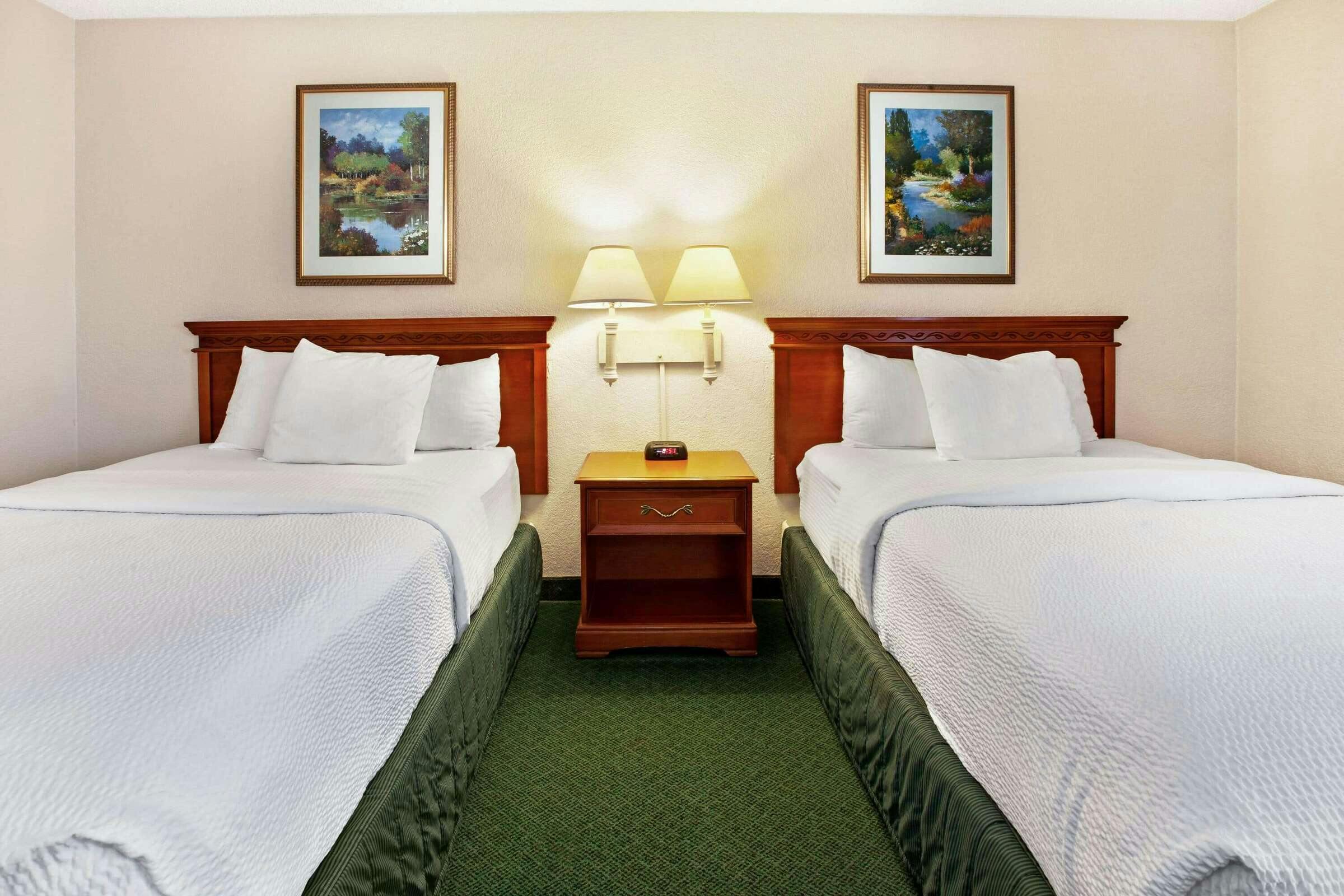 Hotel La Quinta Inn Detroit Canton photo 2