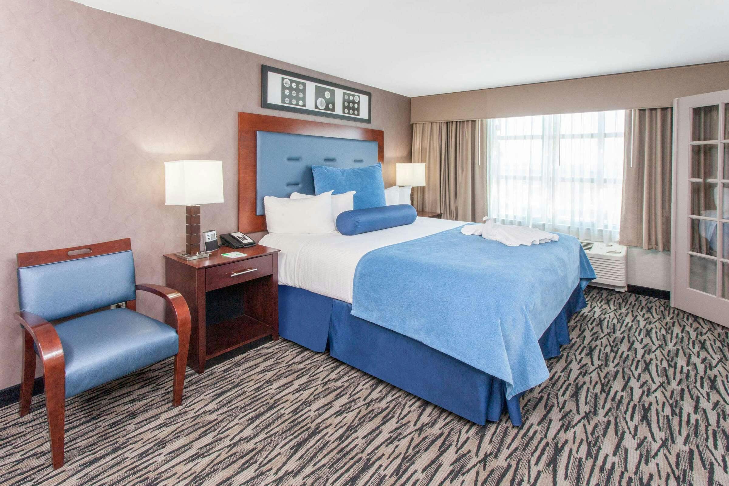 Hotel Wyndham Garden Elk Grove Village/O'Hare photo 4